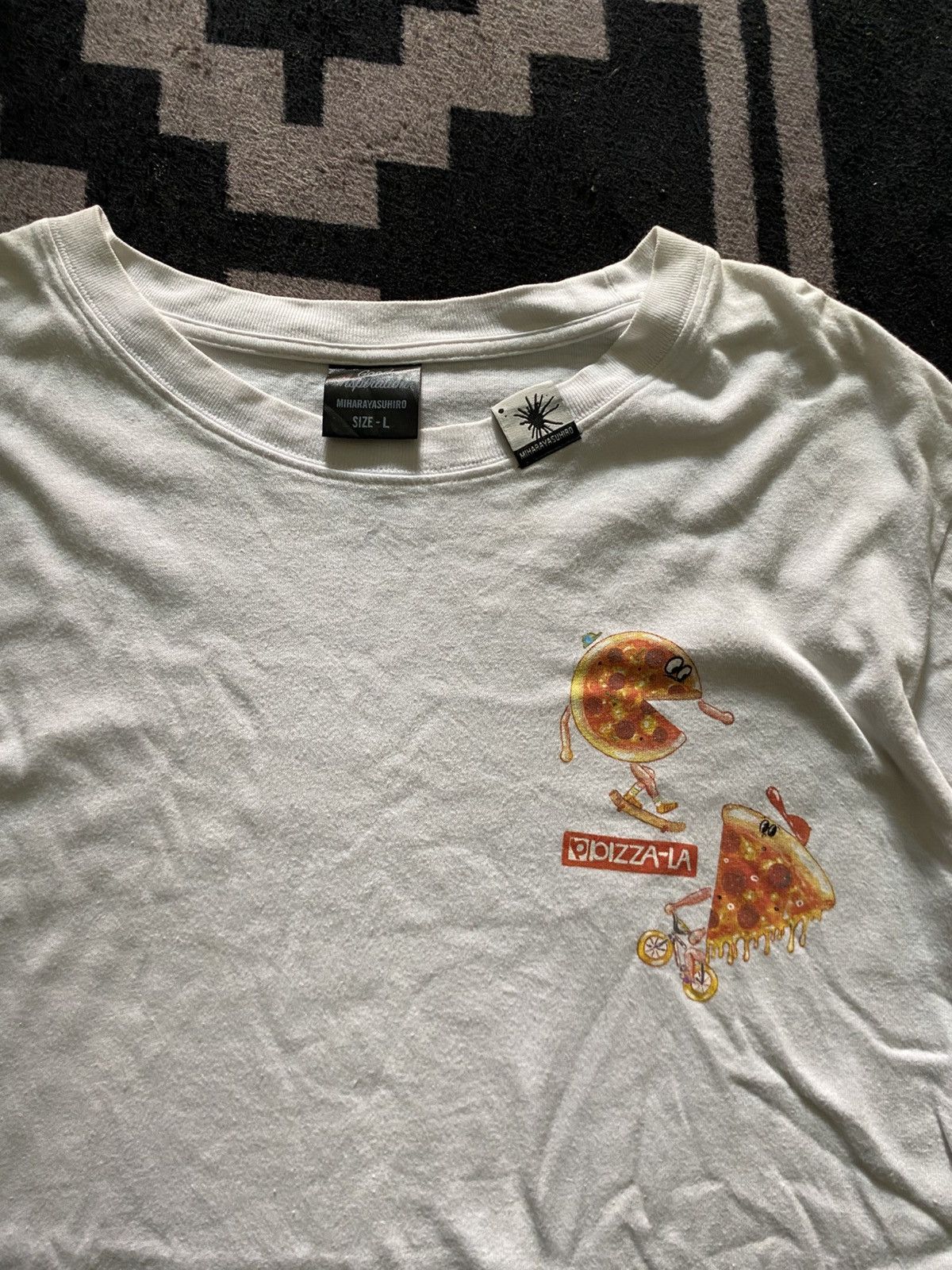 Designer × Japanese Brand × Maison MIHARA YASUHIRO Miharayasuhiro PIZZA-LA tshirt Size US L / EU 52-54 / 3 - 2 Thumbnail