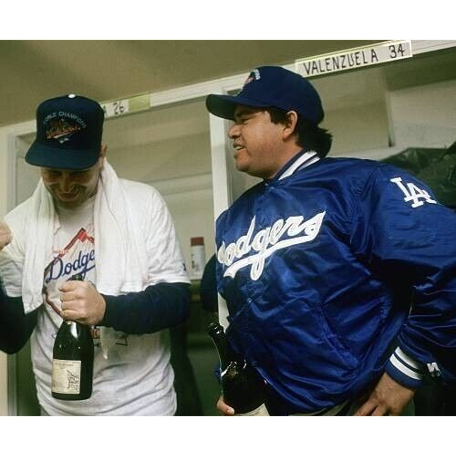 Starter LA Dodgers 80s STARTER satin bomber jacket L blue MLB vtg Size US L / EU 52-54 / 3 - 3 Thumbnail