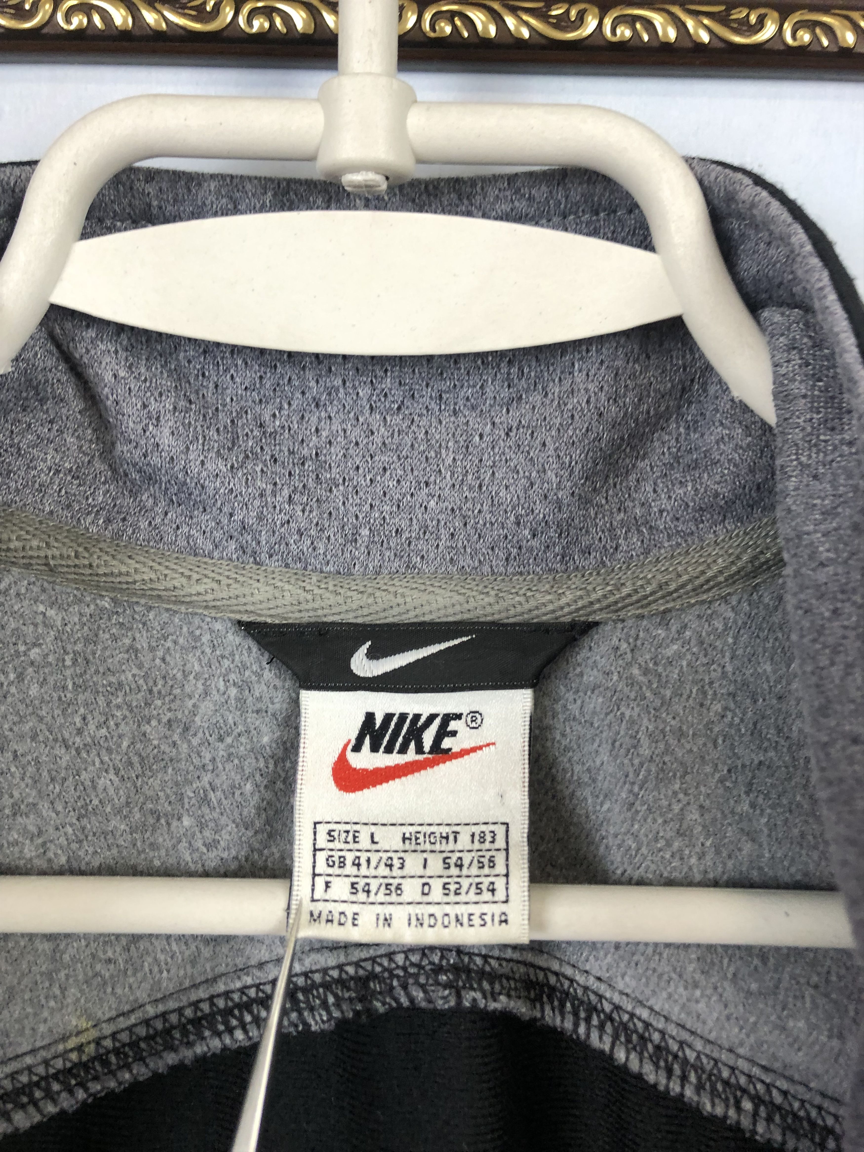 Nike Vintage Nike Swoosh Sweatshirt Jacket Rare Hype Track Top Size US L / EU 52-54 / 3 - 8 Thumbnail
