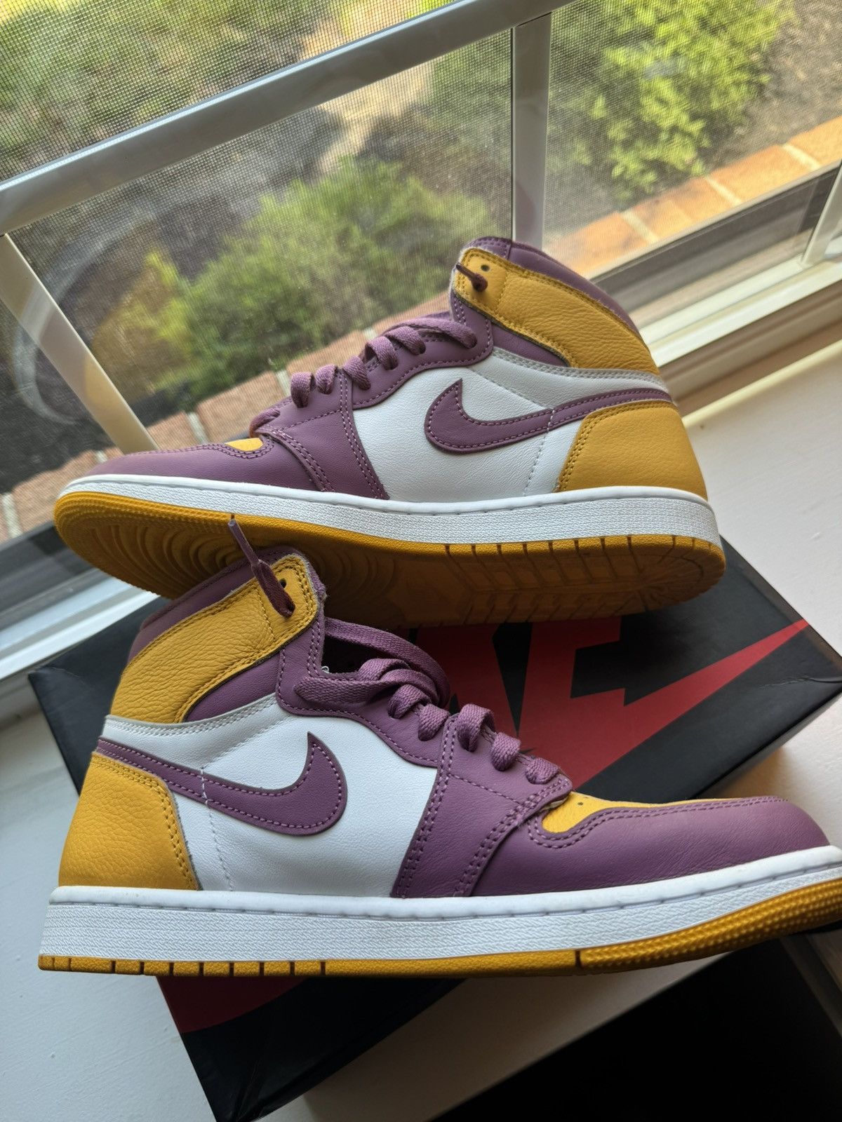 Jordan Brand Jordan 1 Brotherhood Size US 8.5 / EU 41-42 - 3 Thumbnail