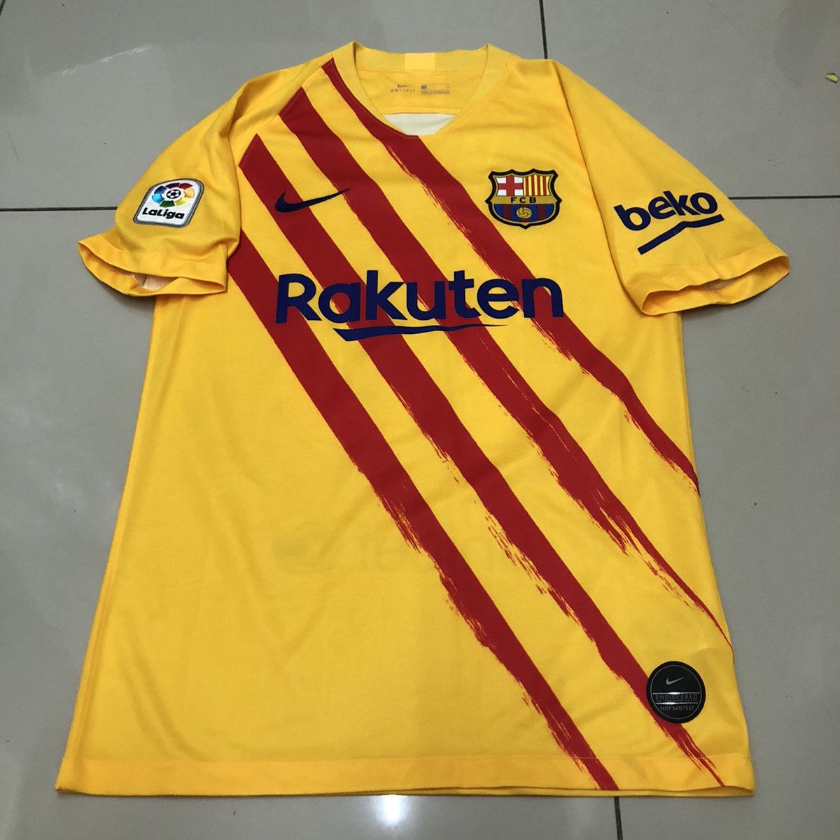 Nike Barcelona 20/21 forth away shirt #10 Messi Size US S / EU 44-46 / 1 - 1 Thumbnail