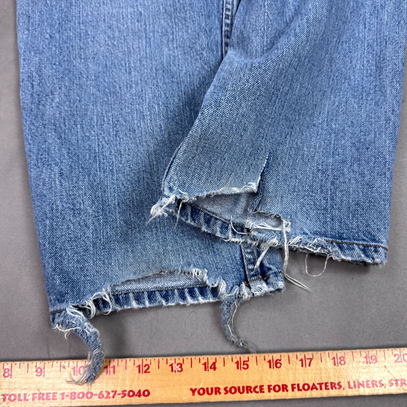 Guess VINTAGE GUESS Jeans Mens 32x32 Blue Pants Denim Distressed 90s Thrashed Made USA 5-Pocket Size US 32 / EU 48 - 7 Thumbnail