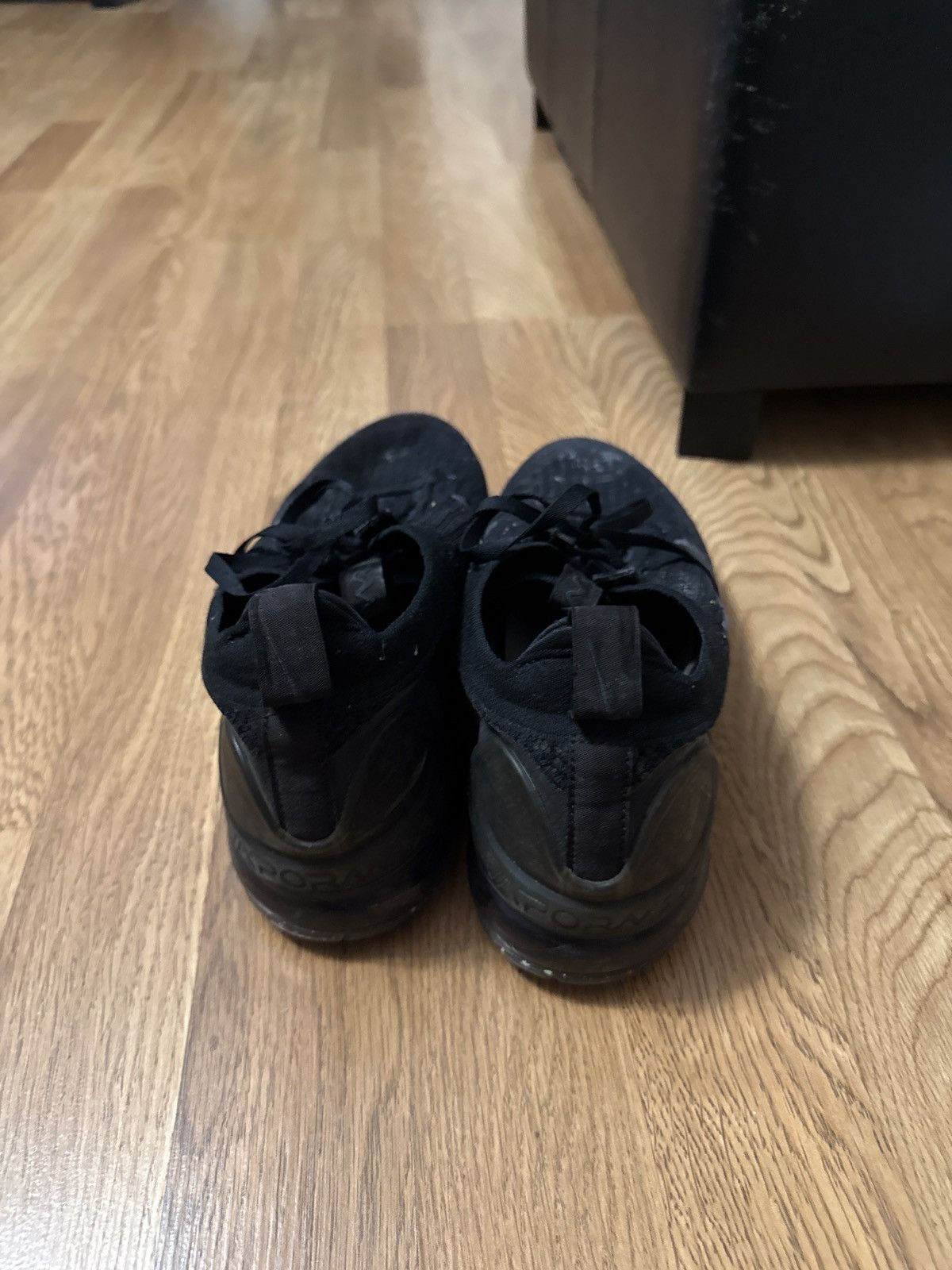Nike Vapormaxes Size US 9 / EU 42 - 3 Thumbnail