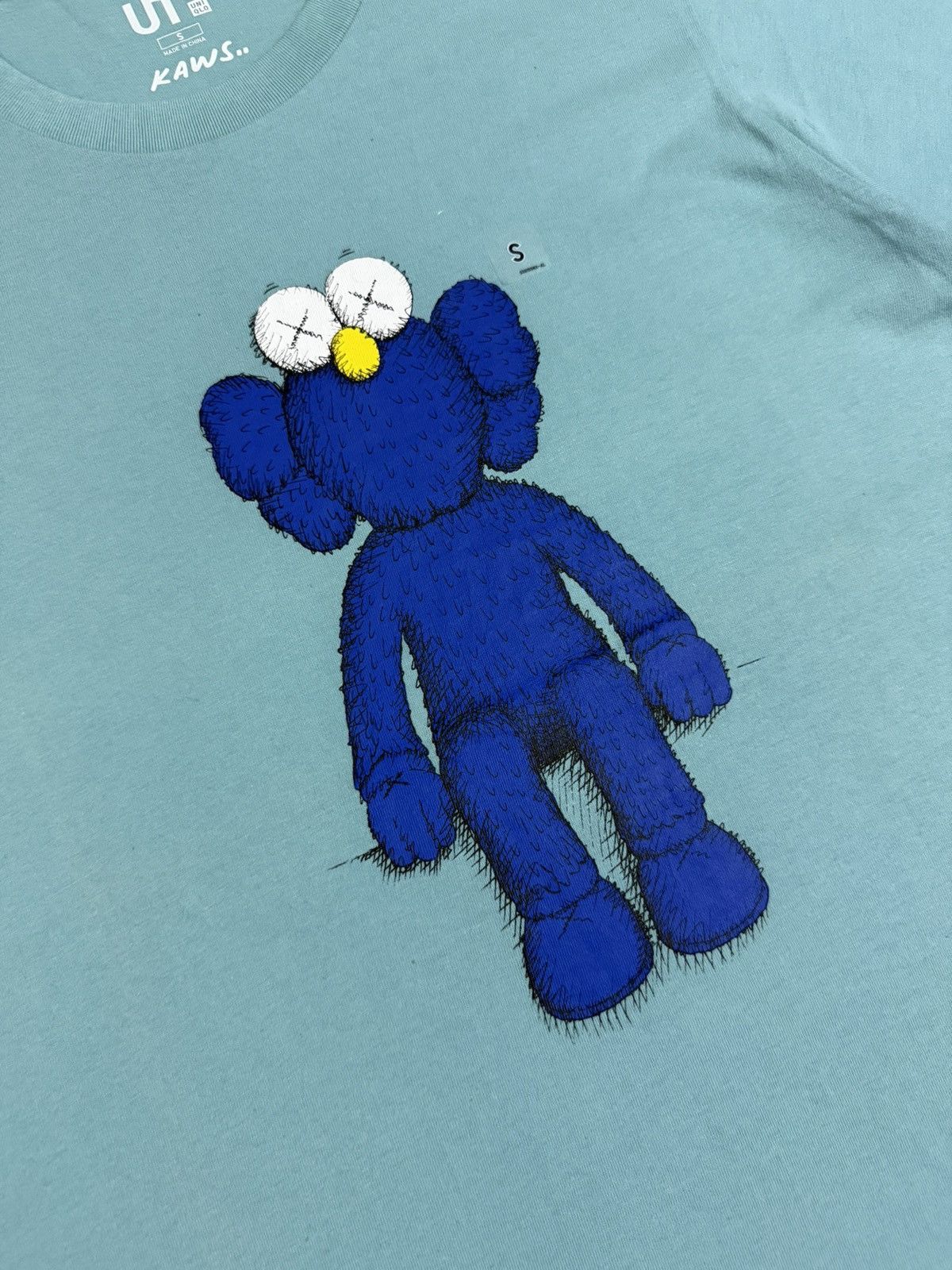 Kaws Uniqlo x kaws t shirt Size US S / EU 44-46 / 1 - 6 Thumbnail