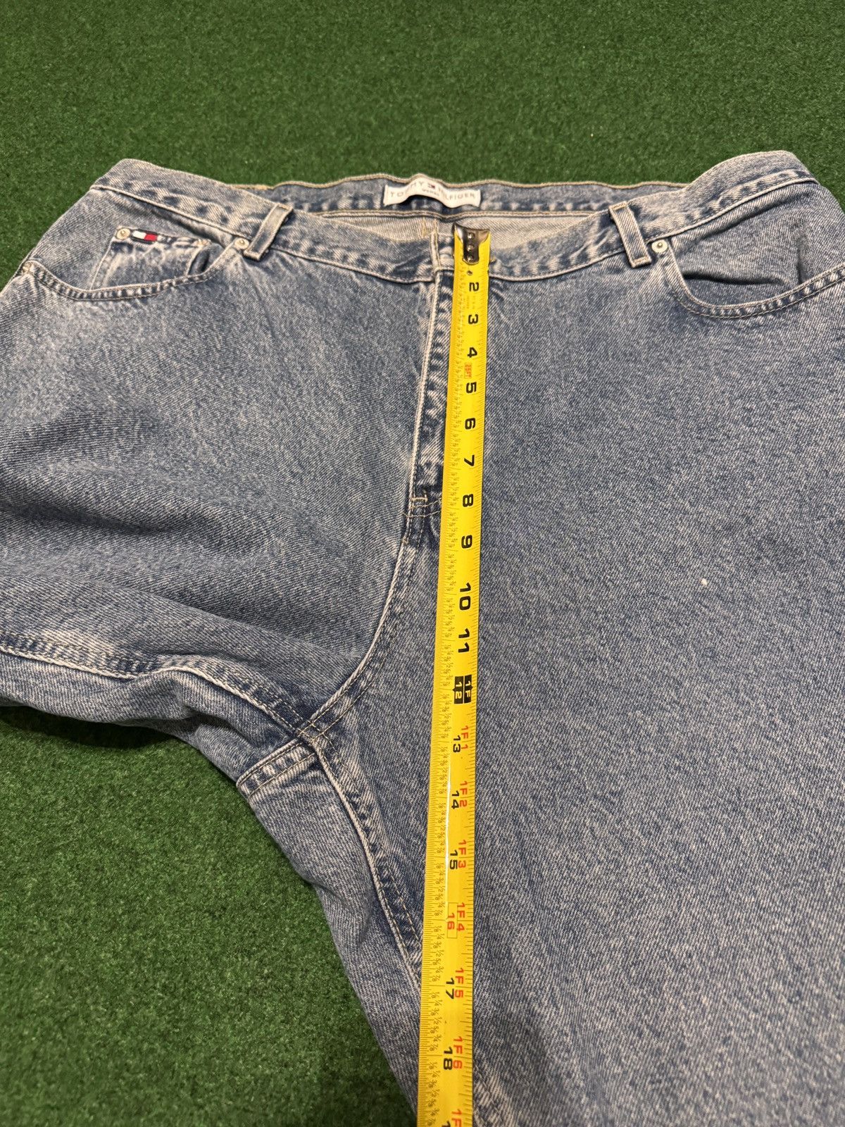Tommy Hilfiger Vintage Tommy Hilfiger Relaxed Light Wash 40x30 Y2K Jeans Size 42" / US 20 - 13 Thumbnail