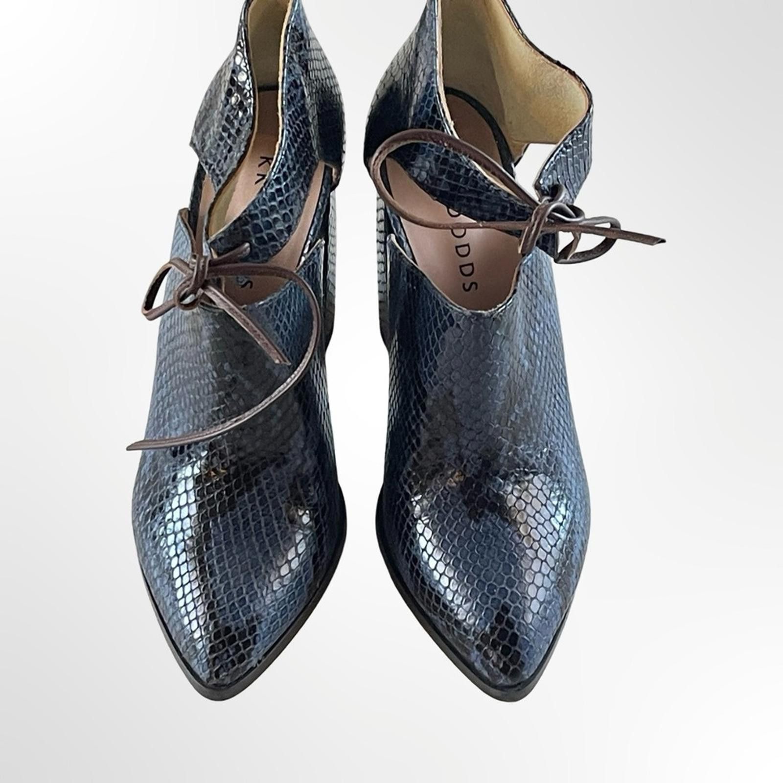Other KK DODDS Pointed Toe Cutout Heels in Navy Snake Print in 6.5 Size US 6.5 / IT 36.5 - 3 Thumbnail