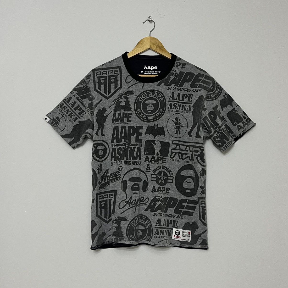 Aape × Bape Universe Aape by A Bathing Ape AOP All Logo Reversible sz L Size US L / EU 52-54 / 3 - 1 Thumbnail