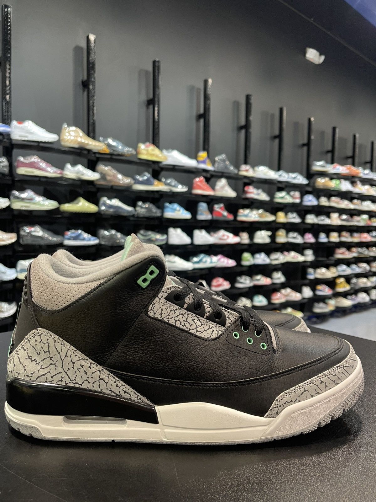 Jordan Brand Size 13 - Jordan 3 Retro Glow Green Size US 13 / EU 46 - 3 Thumbnail