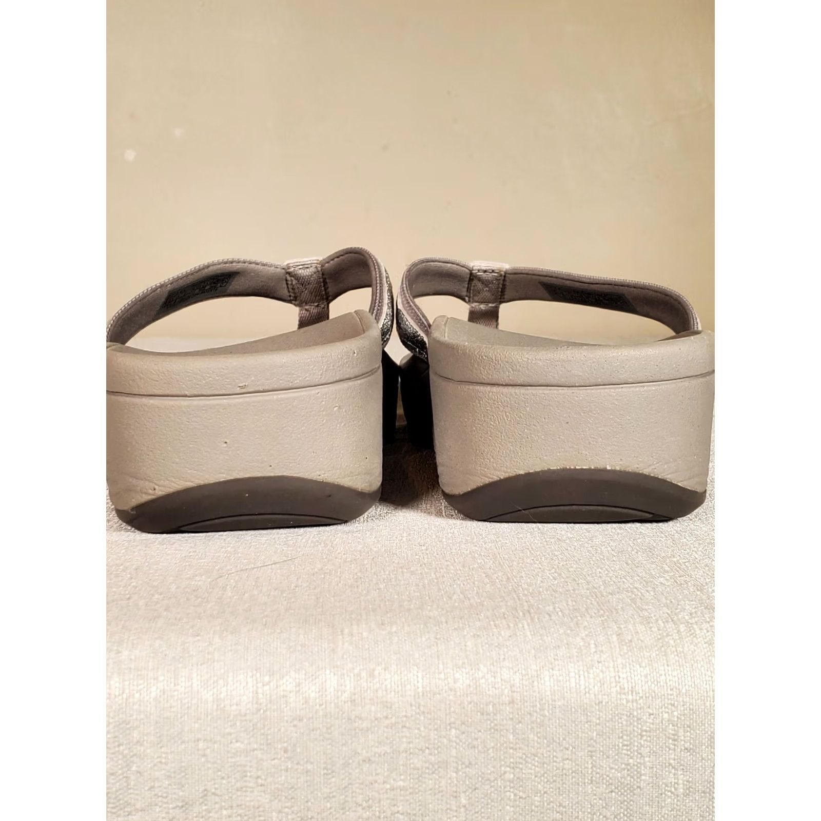 Vionic VIONIC Orthaheel High Tide Metallic Platform Toe Post Sandals Women's US 10 Size US 8 / IT 38 - 6 Thumbnail