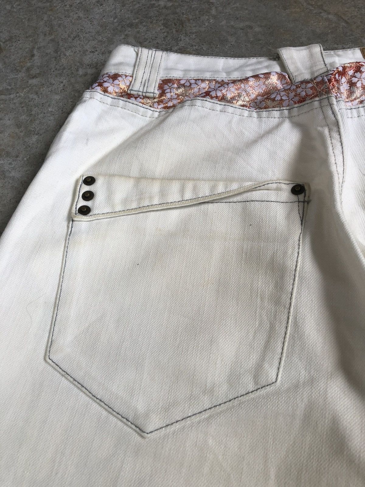 Karakuri Tamashii Karakuri Tamashii Embroidered Denim Distressed Jeans Size US 31 - 16 Thumbnail