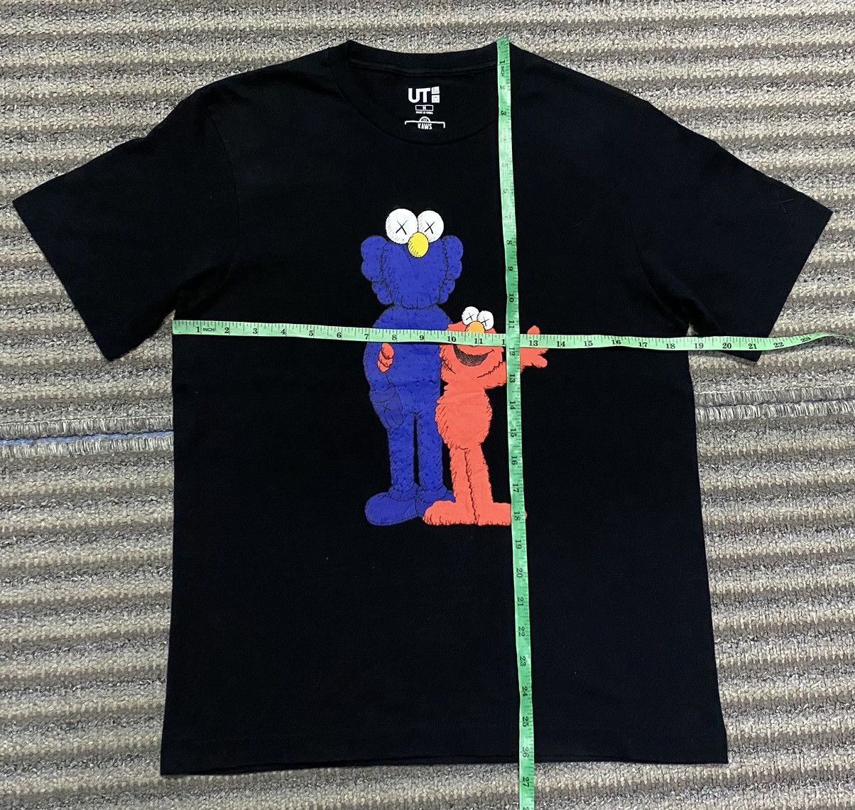 Kaws × Uniqlo KAWS X SESAME STREET T-shirt Size US M / EU 48-50 / 2 - 9 Thumbnail