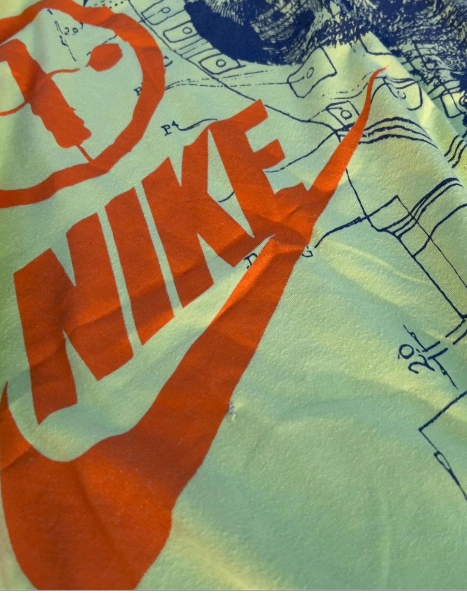 Nike vintage late 80s early 90s Nike footprint deconstruction tee Size US XL / EU 56 / 4 - 7 Thumbnail