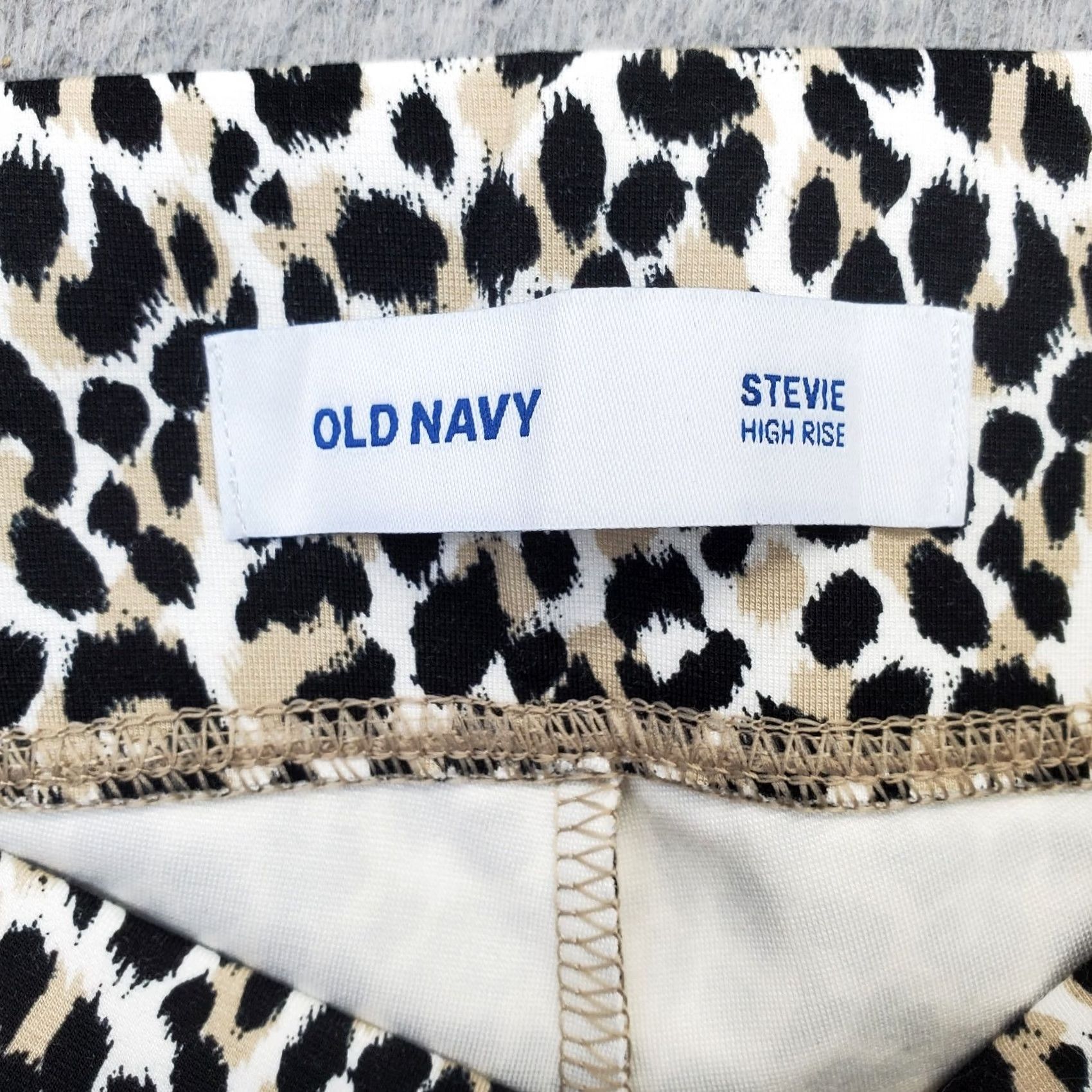 Old Navy Old Navy Stevie Leggings Women Small Multi Leopard Print Rayon Stretch High Rise Size 28" / US 6 / IT 42 - 7 Thumbnail