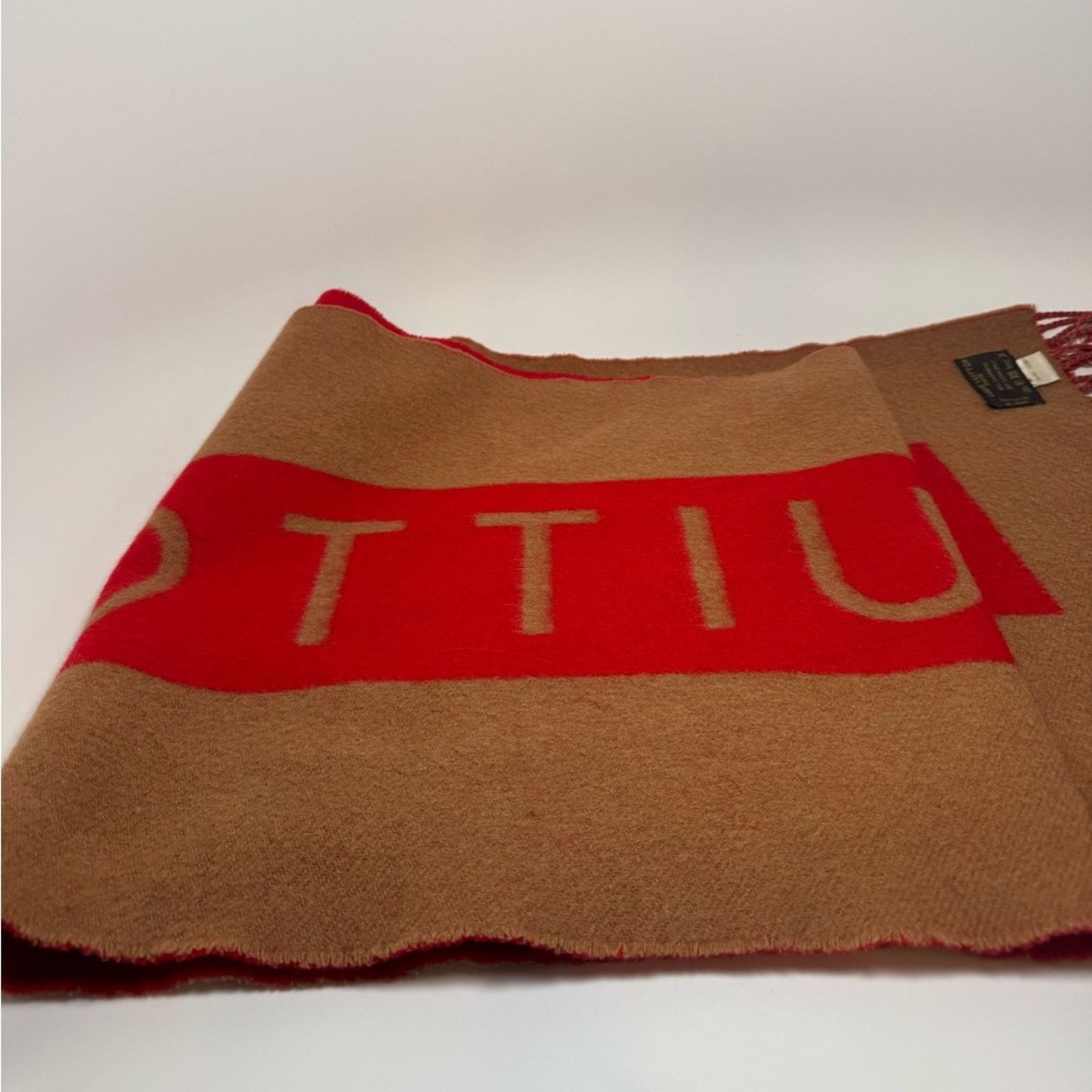 Louis Vuitton Louis Vuitton Red & Camel Double Sided 100% Cashmere Scarf Size ONE SIZE - 8 Thumbnail
