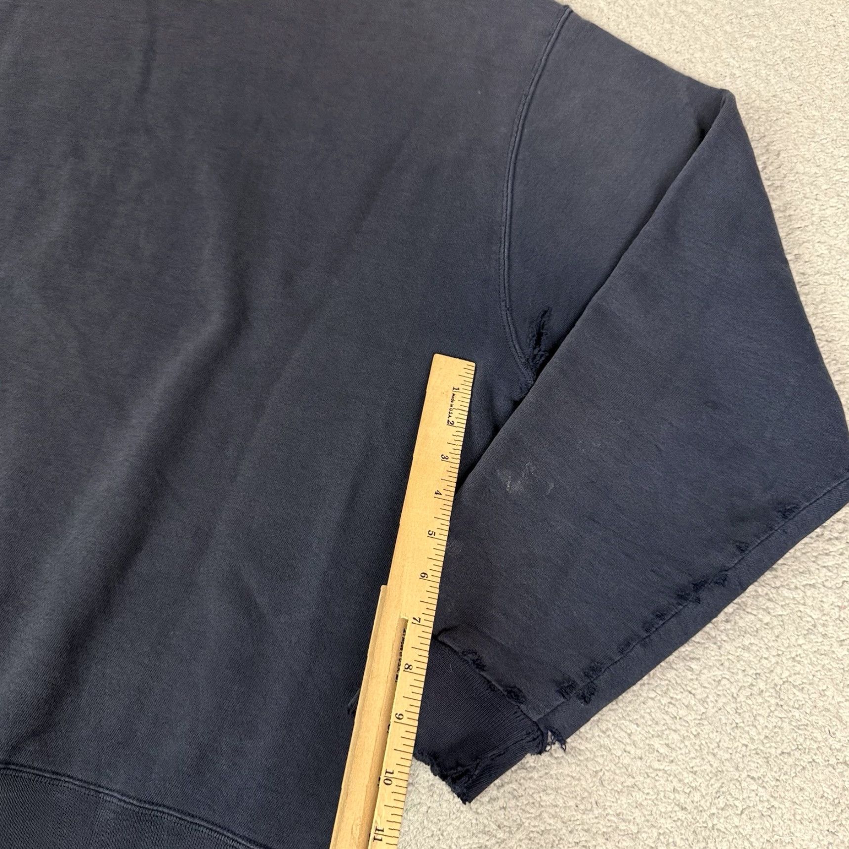 Champion VINTAGE Champion Sweatshirt Mens Large Blue Sun Faded Distressed Script Thrashed Size US L / EU 52-54 / 3 - 7 Thumbnail