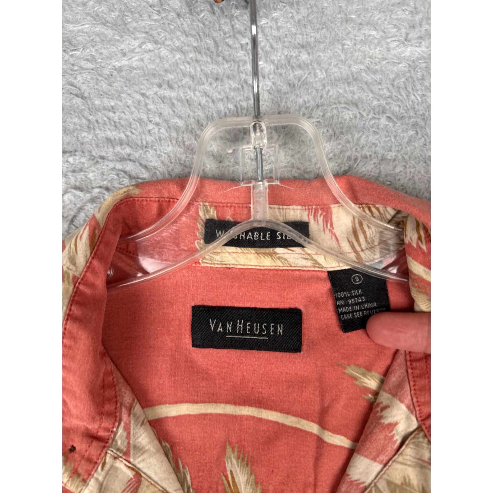 Van Heusen Van Heusen Shirt Adult Small Red Floral Palm Tree Button 100% Silk Hawaiian Size US S / EU 44-46 / 1 - 7 Thumbnail