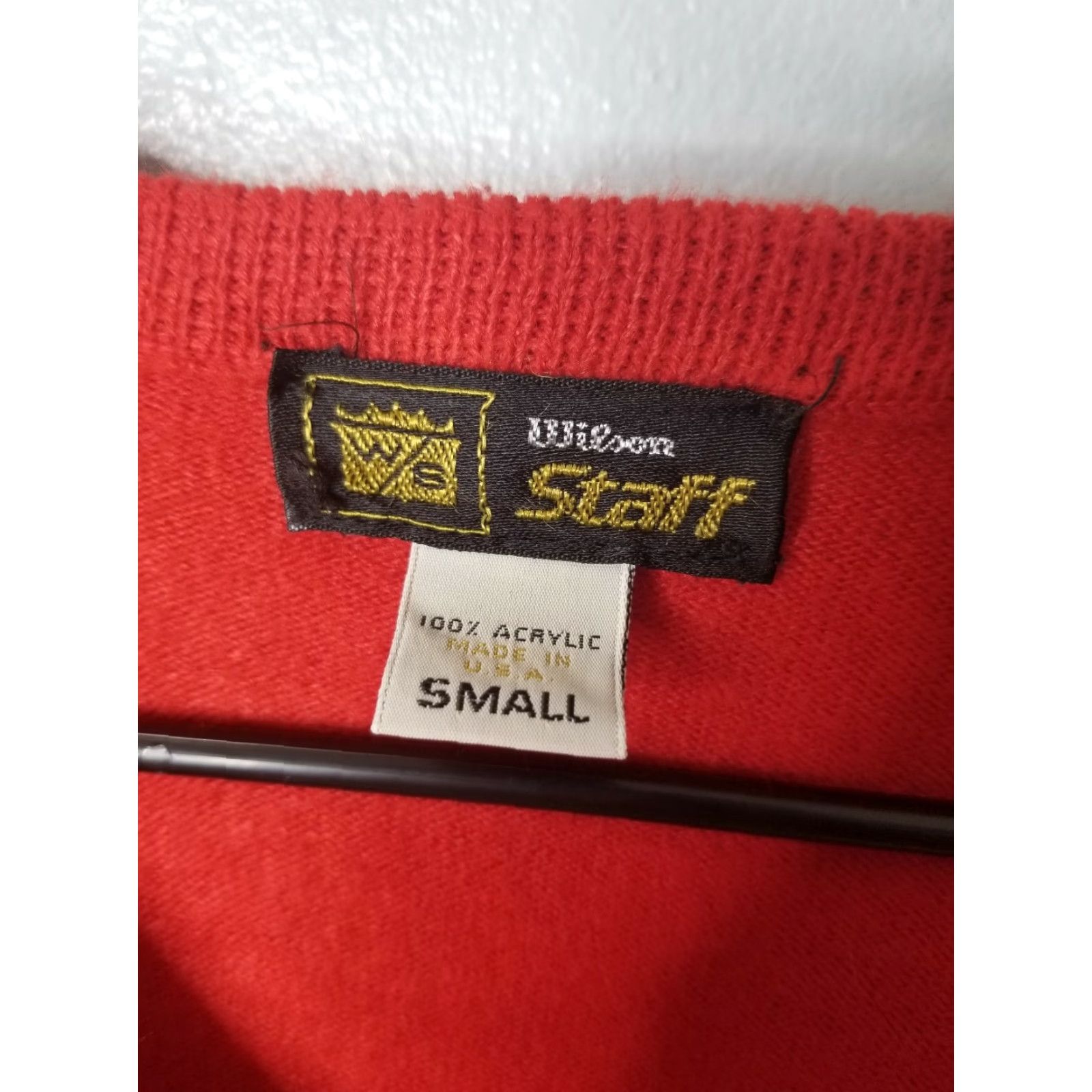 Wilson VINTAGE Wilson Staff Mens S Long Sleeve Sweater Red Greenmont Raquet Club 80s Shirt Mens Small Red Northwest? Size US S / EU 44-46 / 1 - 3 Thumbnail