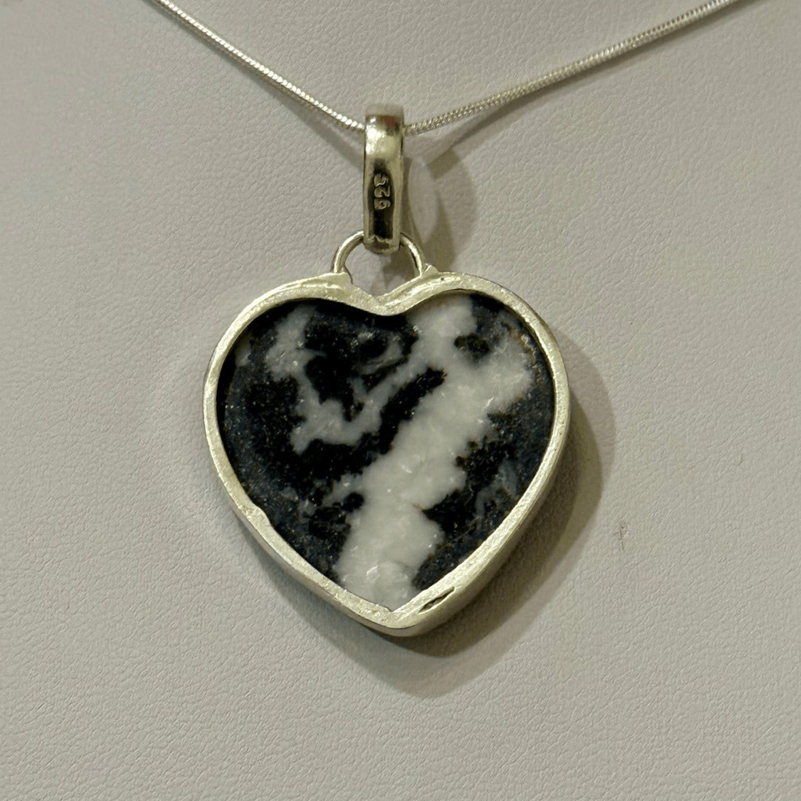 NBDN Nobrandedon Southwestern White Buffalo Turquoise Heart Pendant Necklace Size ONE SIZE - 5 Thumbnail