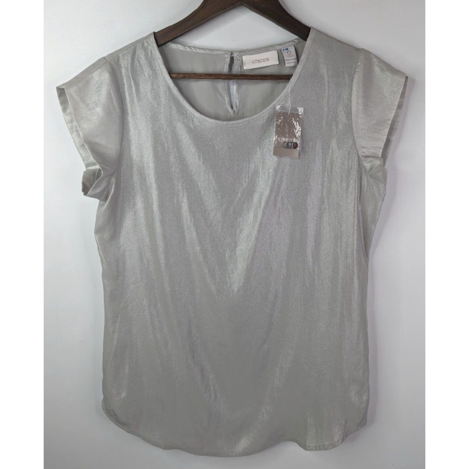 Vintage Chicos Womens Top Shirt Short Sleeve Scoop Neck Button Back Keyhole Silver Sand Drita NWT Size 0 Size XS / US 0-2 / IT 36-38 - 2 Thumbnail
