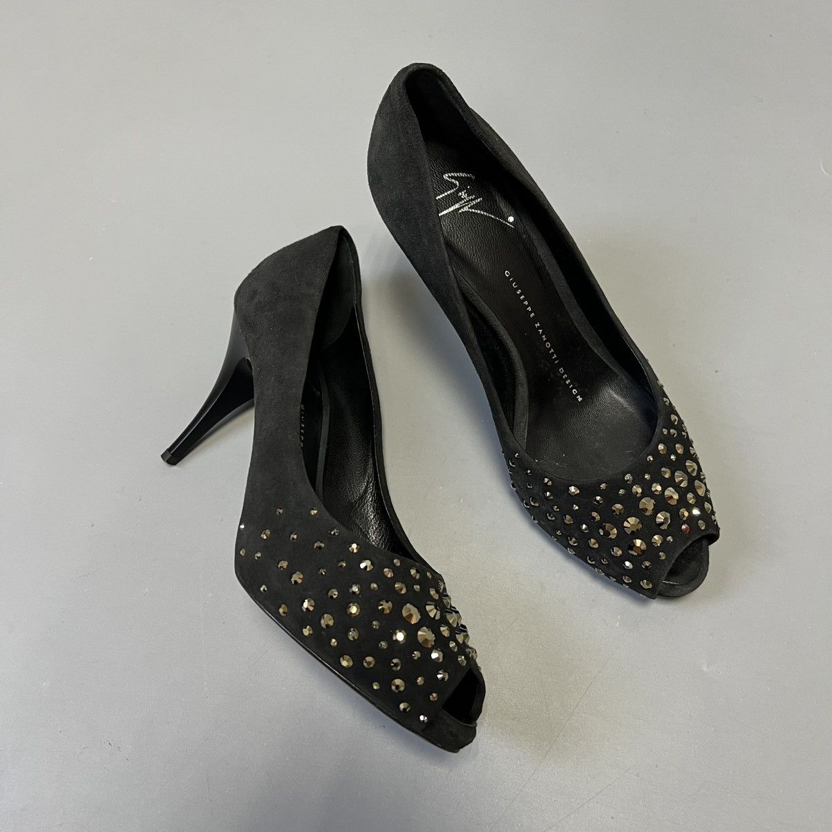 Giuseppe Zanotti Giuseppe Zanotti Black Suede Studded Pumps Size US 6.5 / IT 36.5 - 6 Thumbnail