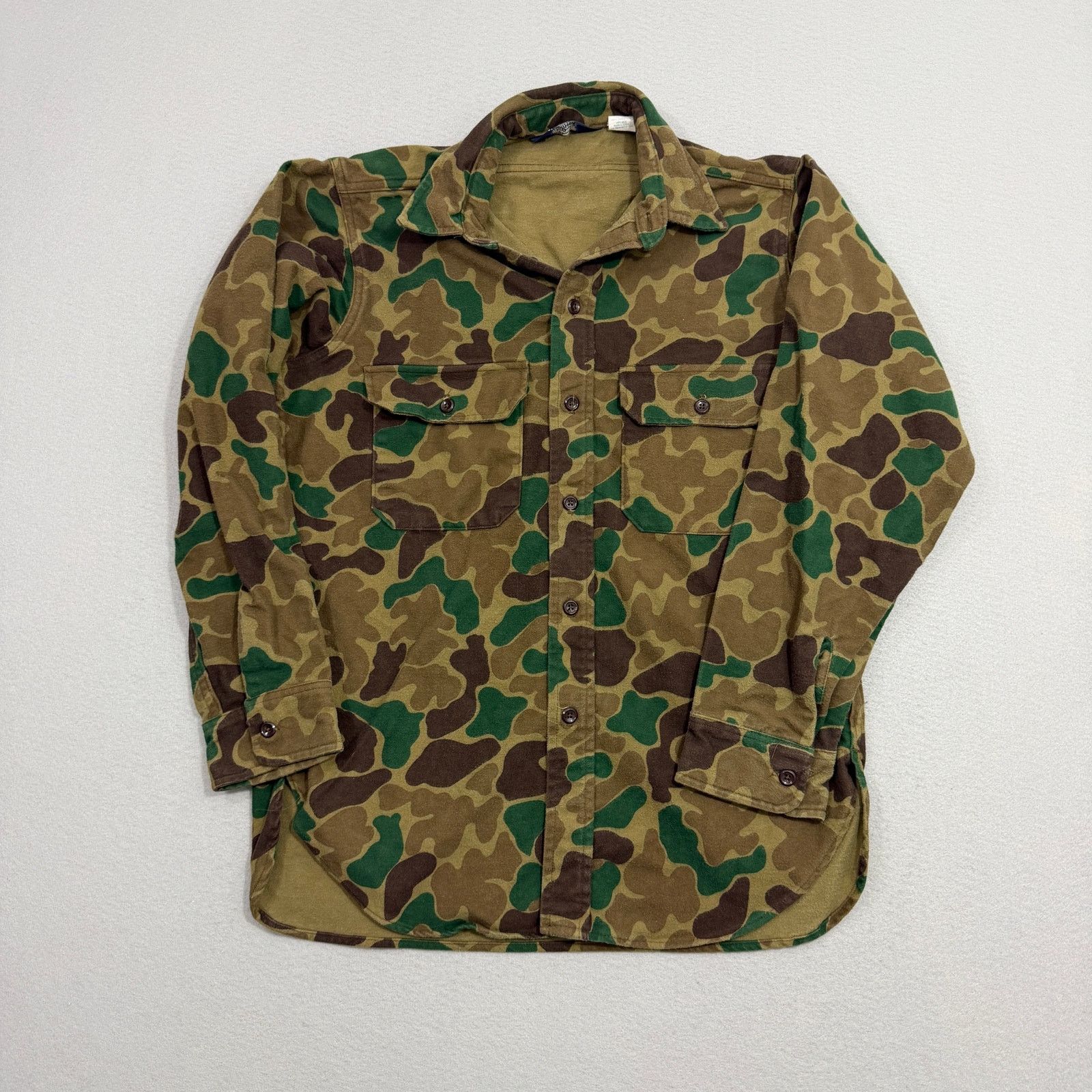 Vintage Vintage Woolrich Chamois Button Up Shirt Medium Duck Camo Size US M / EU 48-50 / 2 - 1 Thumbnail