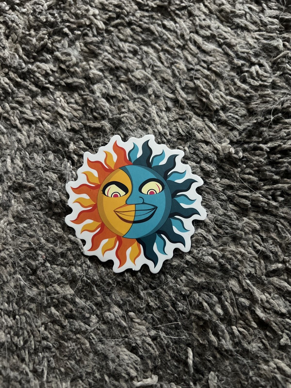 Hypebeast × Vintage Sun Moon Sticker Size ONE SIZE - 1 Thumbnail