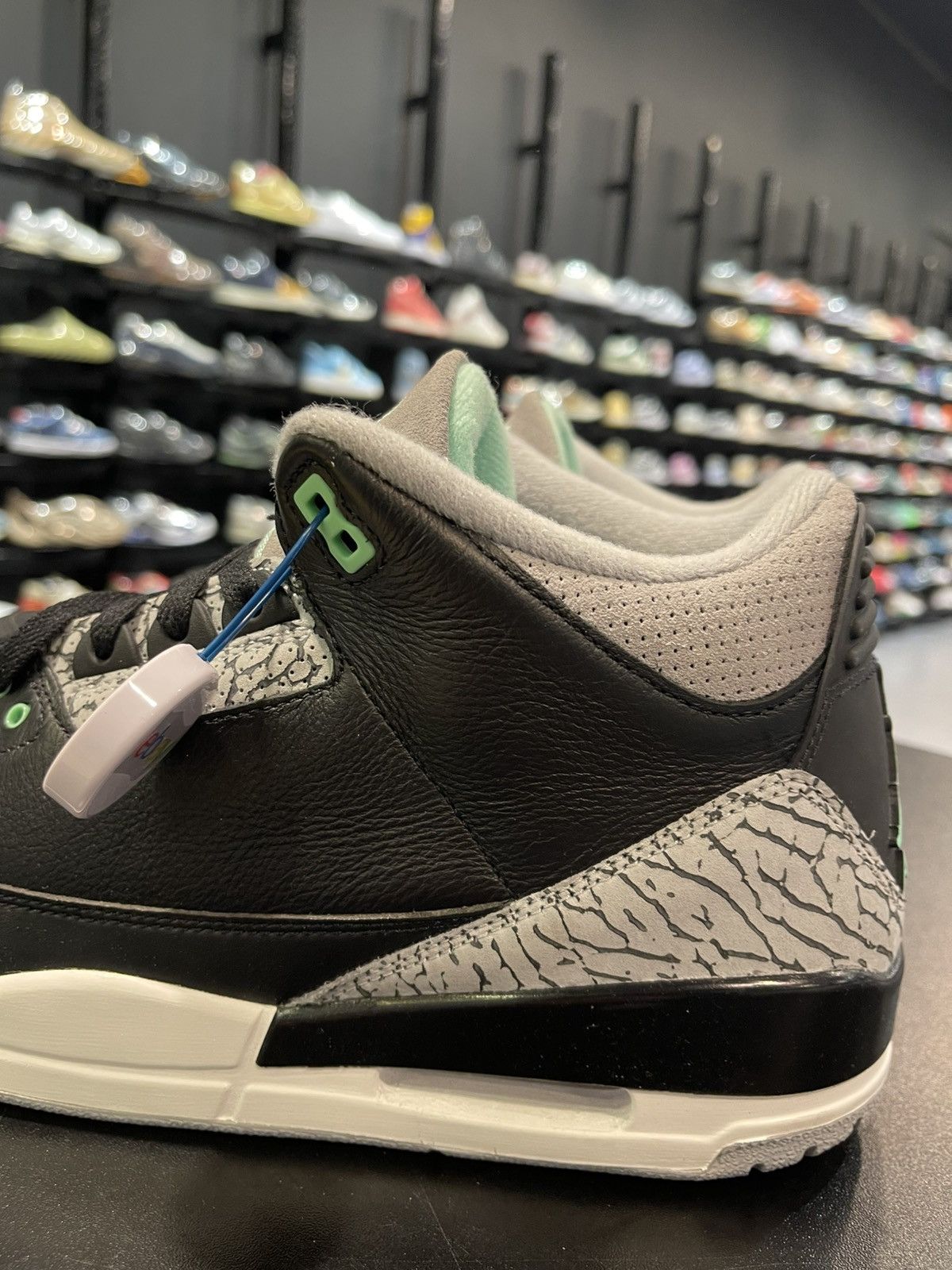Jordan Brand Size 13 - Jordan 3 Retro Glow Green Size US 13 / EU 46 - 5 Thumbnail