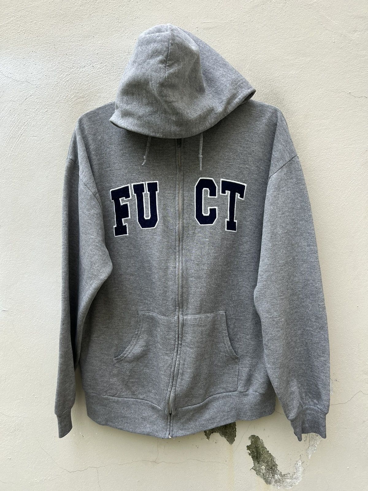 FUCT Vintage 90s FUCT Spell Out Grey Hoodie Sweater Size US L / EU 52-54 / 3 - 6 Thumbnail