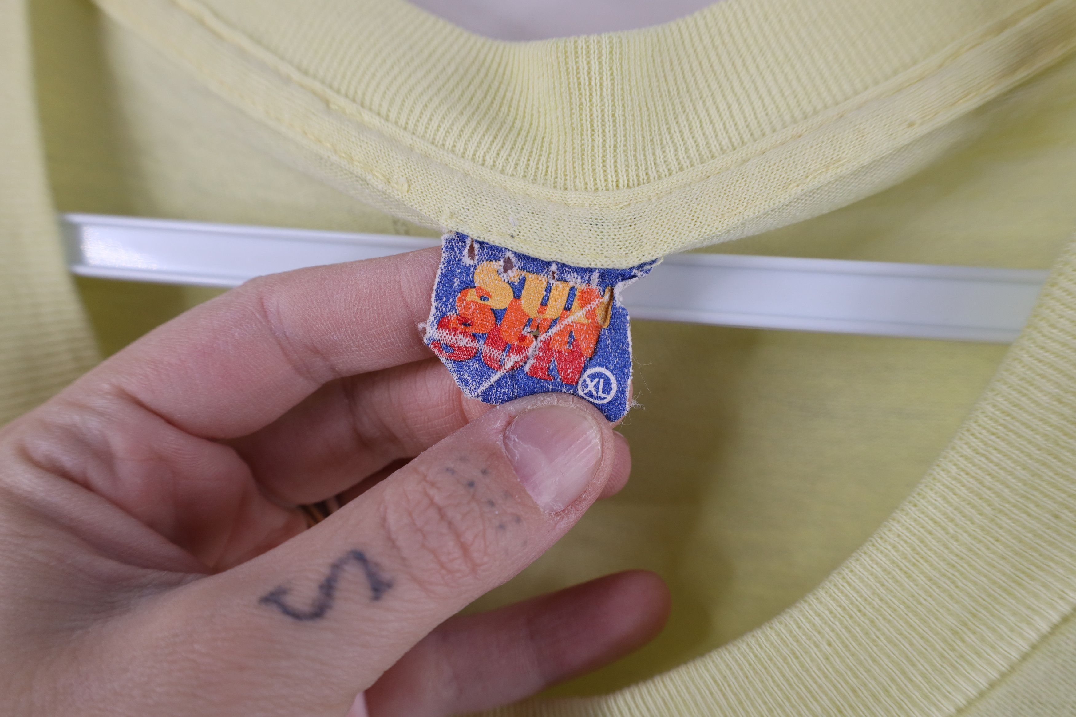 Vintage Vintage 80s Mad Magazine Spell Spy vs Spy T-Shirt Yellow USA Size US XL / EU 56 / 4 - 11 Thumbnail