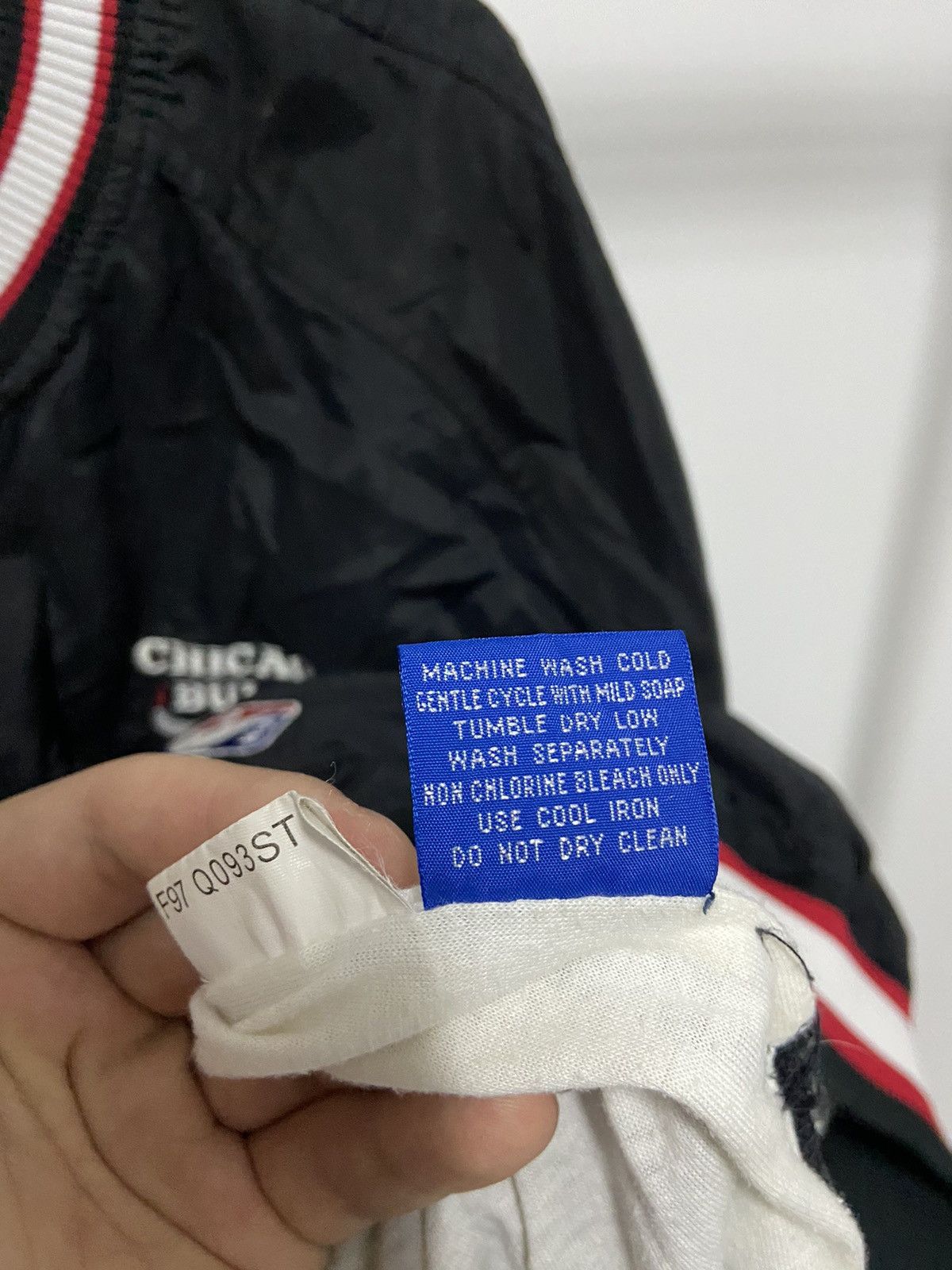 NBA × Vintage Chicago Bulls Sweatshirt Nylon NBA Big Logo Vintage Basket Size US XXL / EU 58 / 5 - 7 Thumbnail