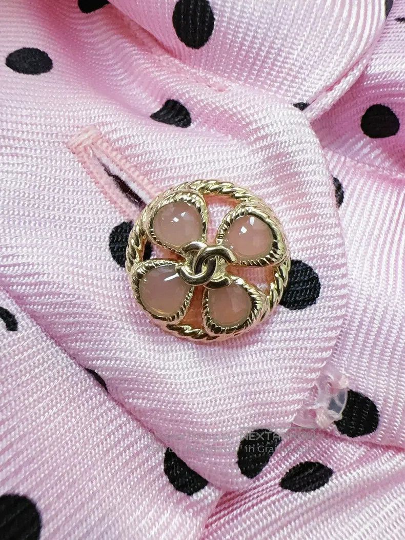 Other Chanel 24P pink polka dot silk sleeveless shirt Size XS / US 0-2 / IT 36-38 - 2 Thumbnail