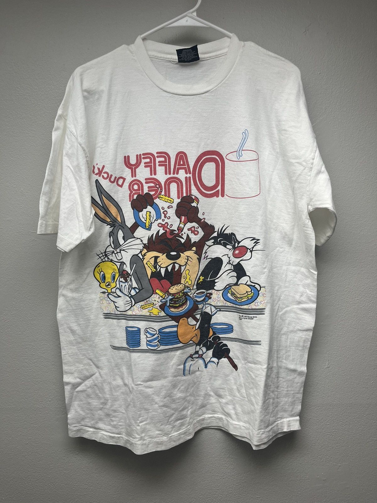 Vintage 1993 Daffy Duck’s Diner Looney Tunes Graphic White Tshirt Size US XL / EU 56 / 4 - 1 Thumbnail