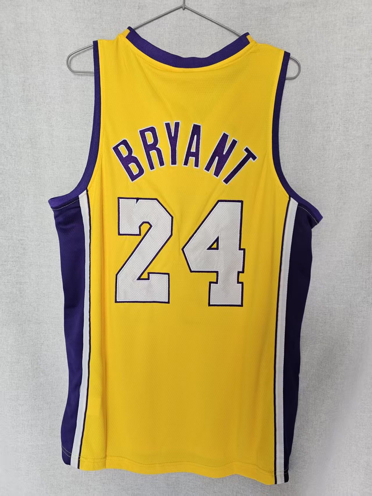 NBA Kobe Bryant Jersey Lakers 24 Double Stitched Yellow Size US XL / EU 56 / 4 - 2 Thumbnail