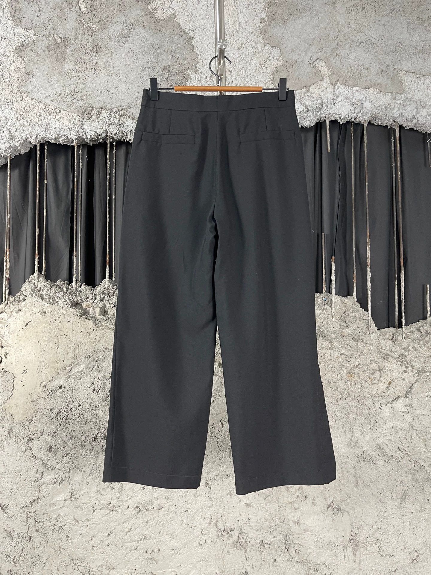 Louis Vuitton LV belted wide leg pants 34 new Size 25" / US 0 / IT 36 - 2 Thumbnail