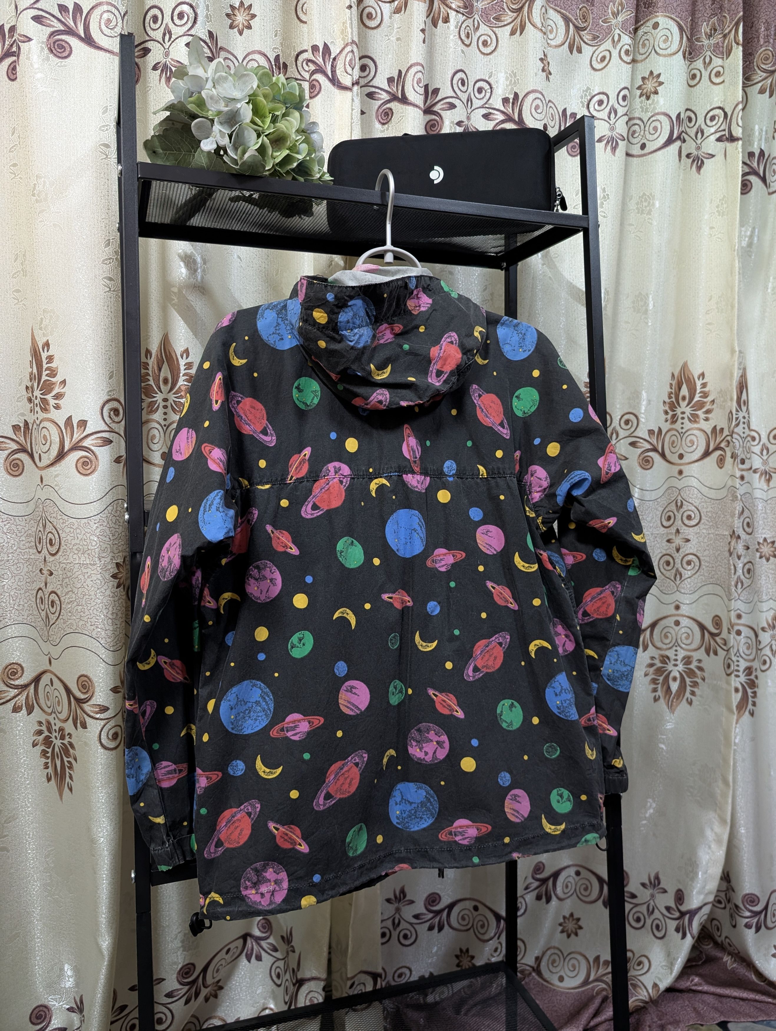 Japanese Brand Vintage Go2 Hollywood Scribble Planets Windbreaker Jacket Size US S / EU 44-46 / 1 - 2 Thumbnail