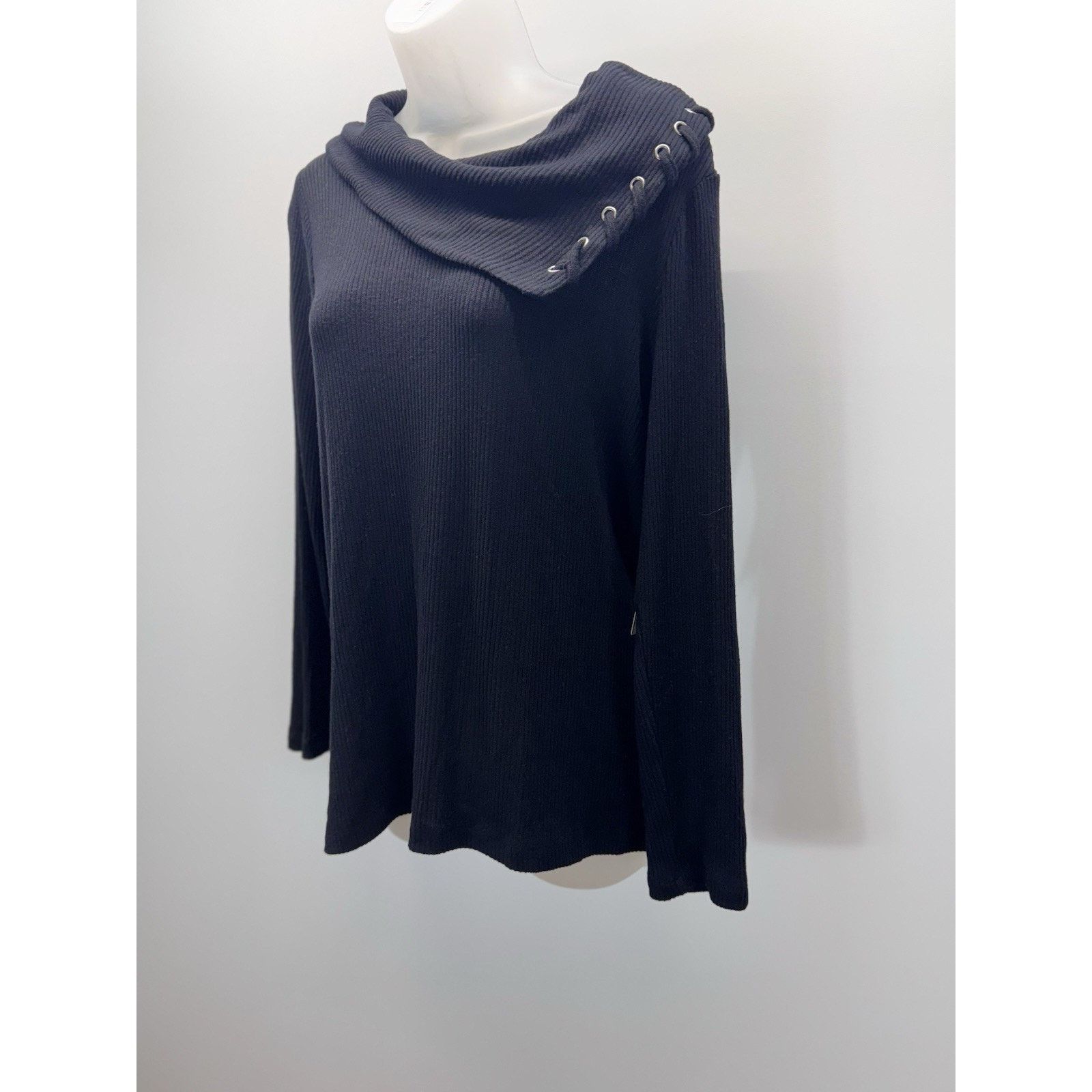Chicos CHICOS Black Rayon Blend Split Cowl Neck Long Sleeve Tunic Size S / US 4 / IT 40 - 2 Thumbnail