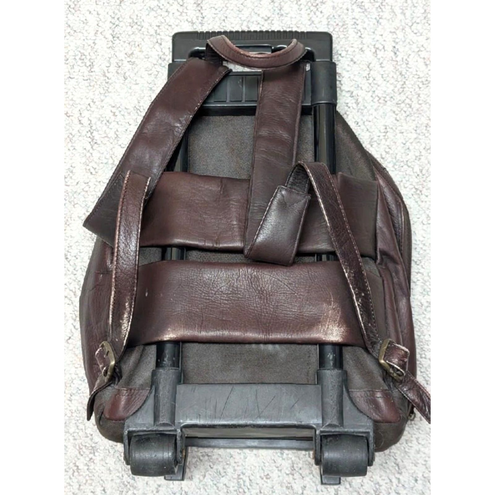 Vintage VINTAGE COLUMBIA LEATHER BACKPACK Brown Leather Cowhide Travel Rollin g Carry-on Unisex Adults Medium 18x14x8" Backpack Brown 90s 2000s Mens Women s Size ONE SIZE - 2 Thumbnail
