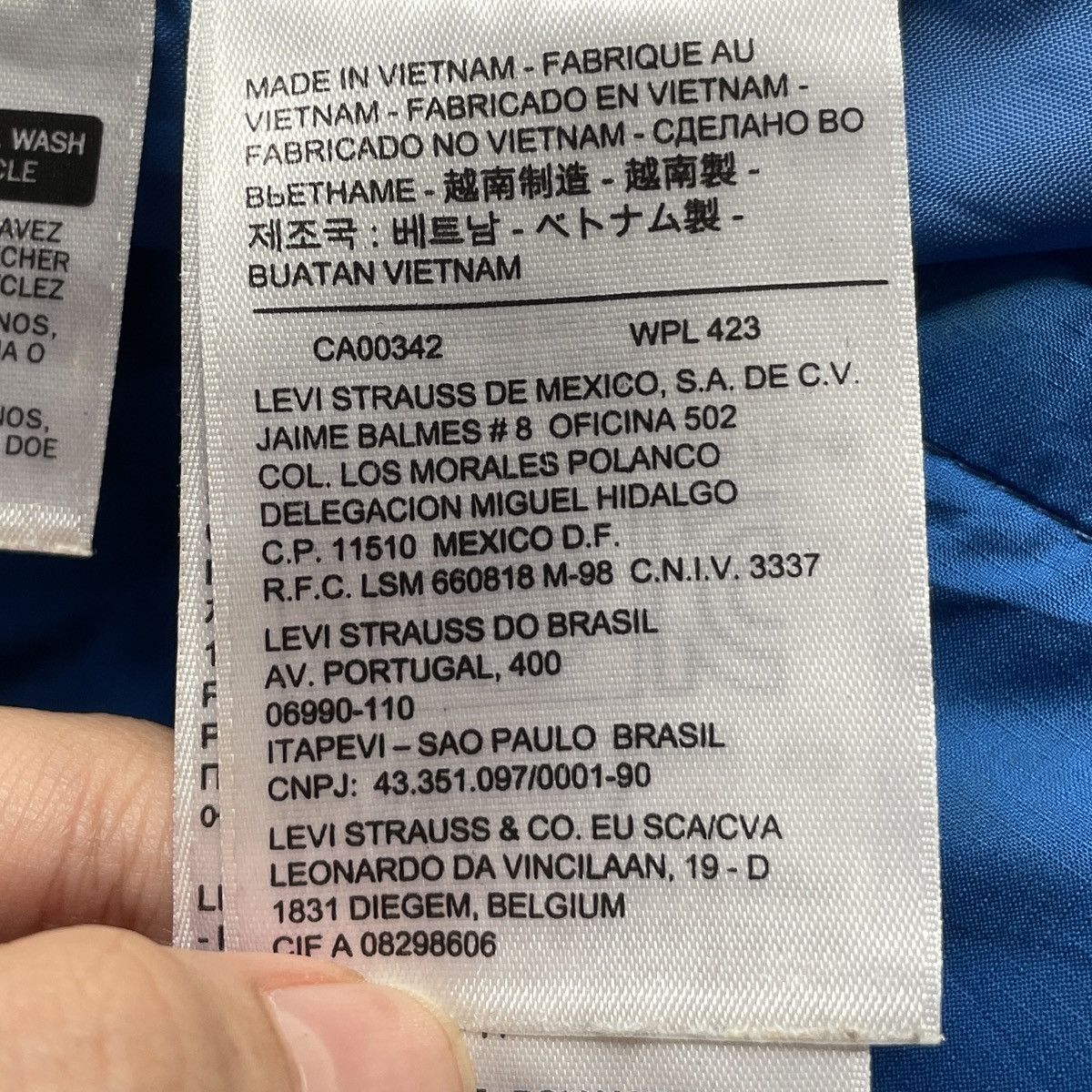 Levi's × Vintage Vintage Brand Levis Thermore Nylon Vests 2000s Size US S / EU 44-46 / 1 - 14 Thumbnail