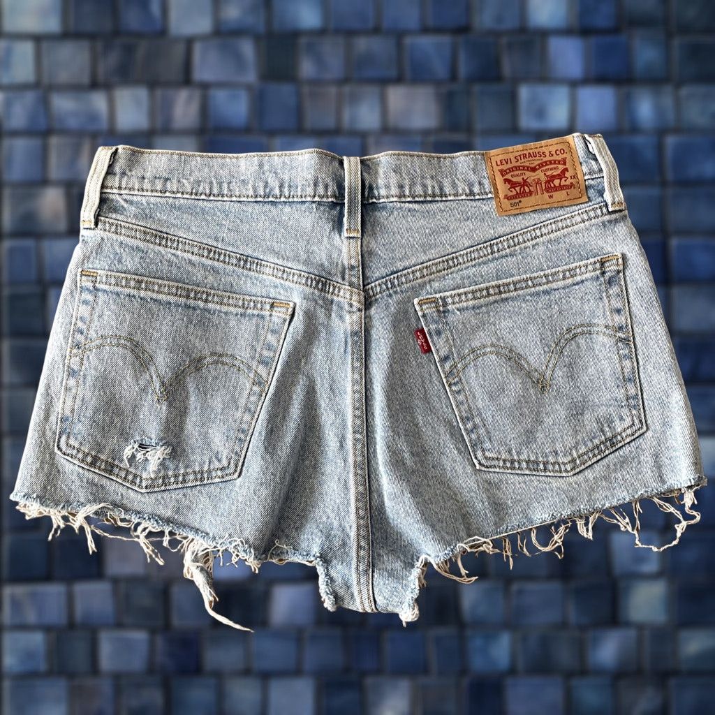 Levi's Levi’s 501 Cut Off Shorts Women 32 Denim Booty Jorts Raw Hem Hi-Rise Light Wash Shorts Casual Womens 90s Western Cowboy Grunge Vintage No Size 30" / US 8 / IT 44 - 1 Thumbnail