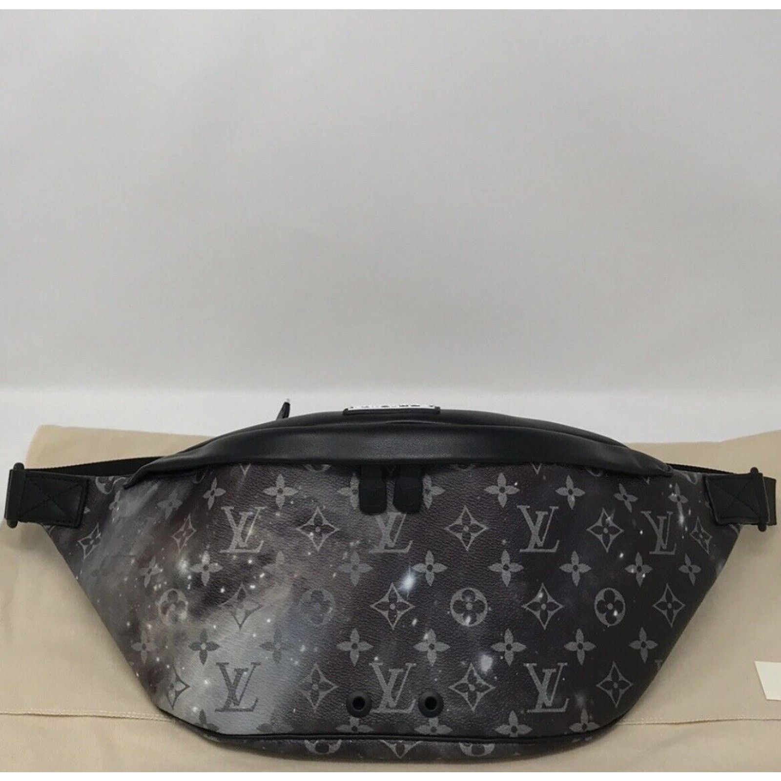 Louis Vuitton Louis Vuitton Discovery Bumbag Limited Ed Monogram Galaxy Size ONE SIZE - 4 Thumbnail