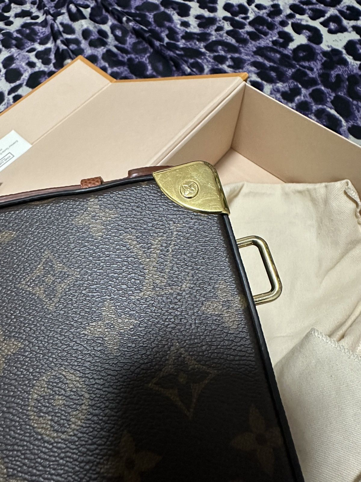 Louis Vuitton × NBA LIMITED LV X NBA "MONOGRAM" LEGACY HANDLE TRUNK Size ONE SIZE - 20 Thumbnail