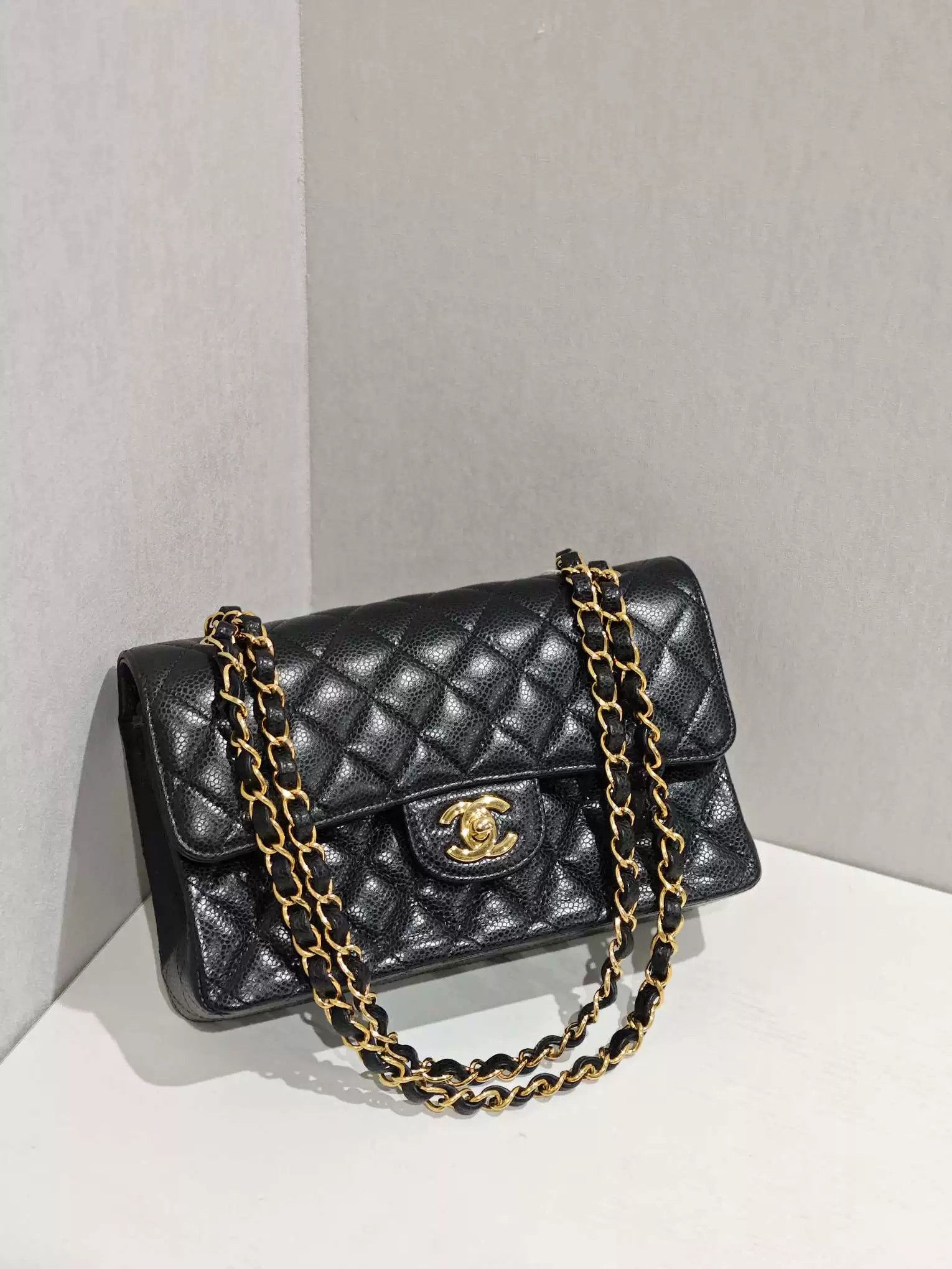 Chanel Pre-loved Bag Very good condition Size ONE SIZE - 1 Thumbnail