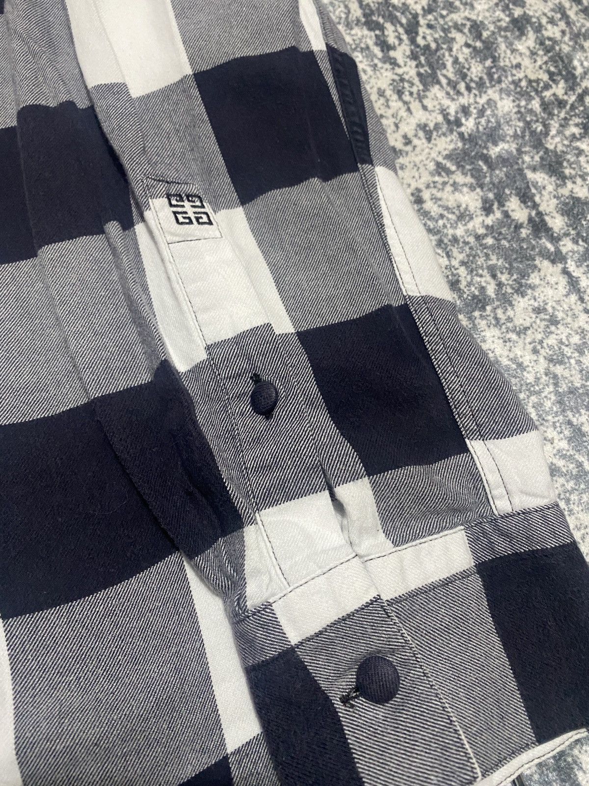 Givenchy Vintage luxury givenchy flanel shirt button up Size US L / EU 52-54 / 3 - 7 Thumbnail