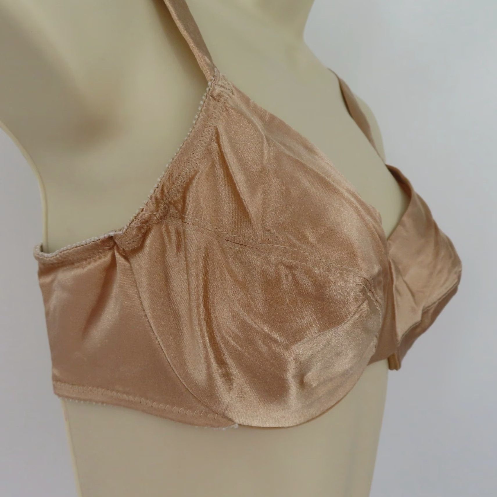 Vintage VINTAGE Bestform Fascination 34C 6662 Beige Shiny Satin Underwire Wide Strap Bra VTG Size ONE SIZE - 2 Thumbnail