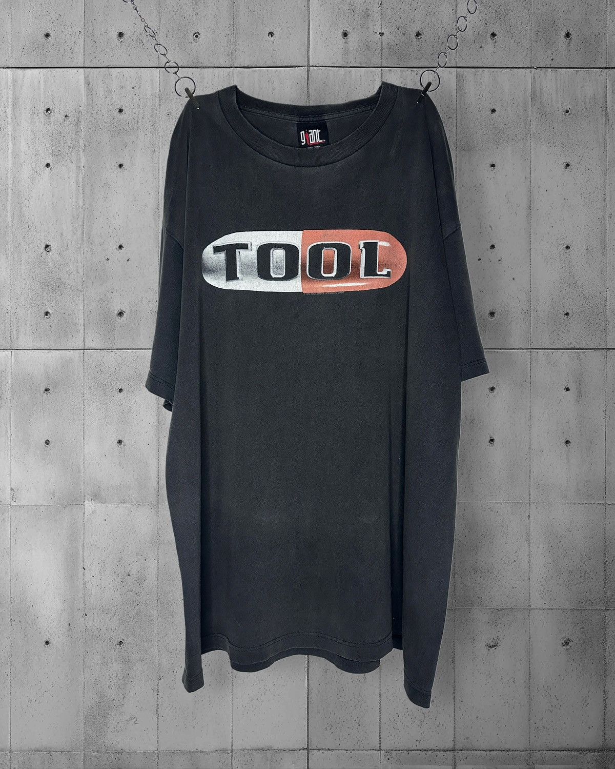 Band Tees Vintage Tool Band “ Pill Brain 1999 Band T-Shirt. Size US XL / EU 56 / 4 - 1 Thumbnail