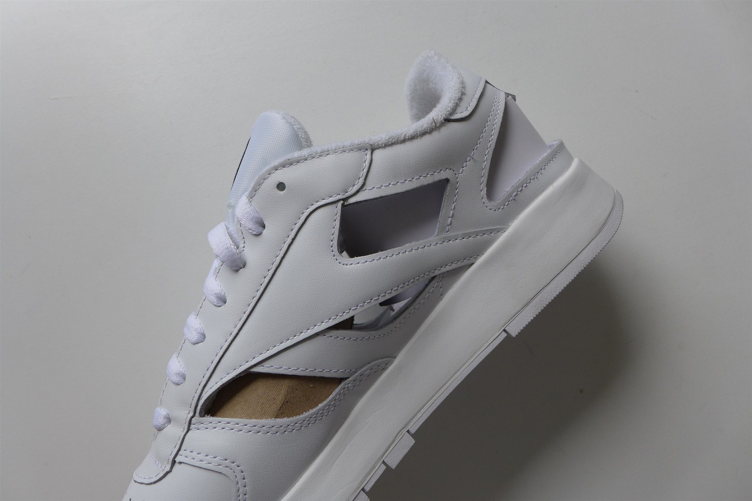 Maison Margiela × Reebok Magiela x Reebok Tabi White Classic Leather DQ Sneakers Size US 13 / EU 46 - 13 Thumbnail