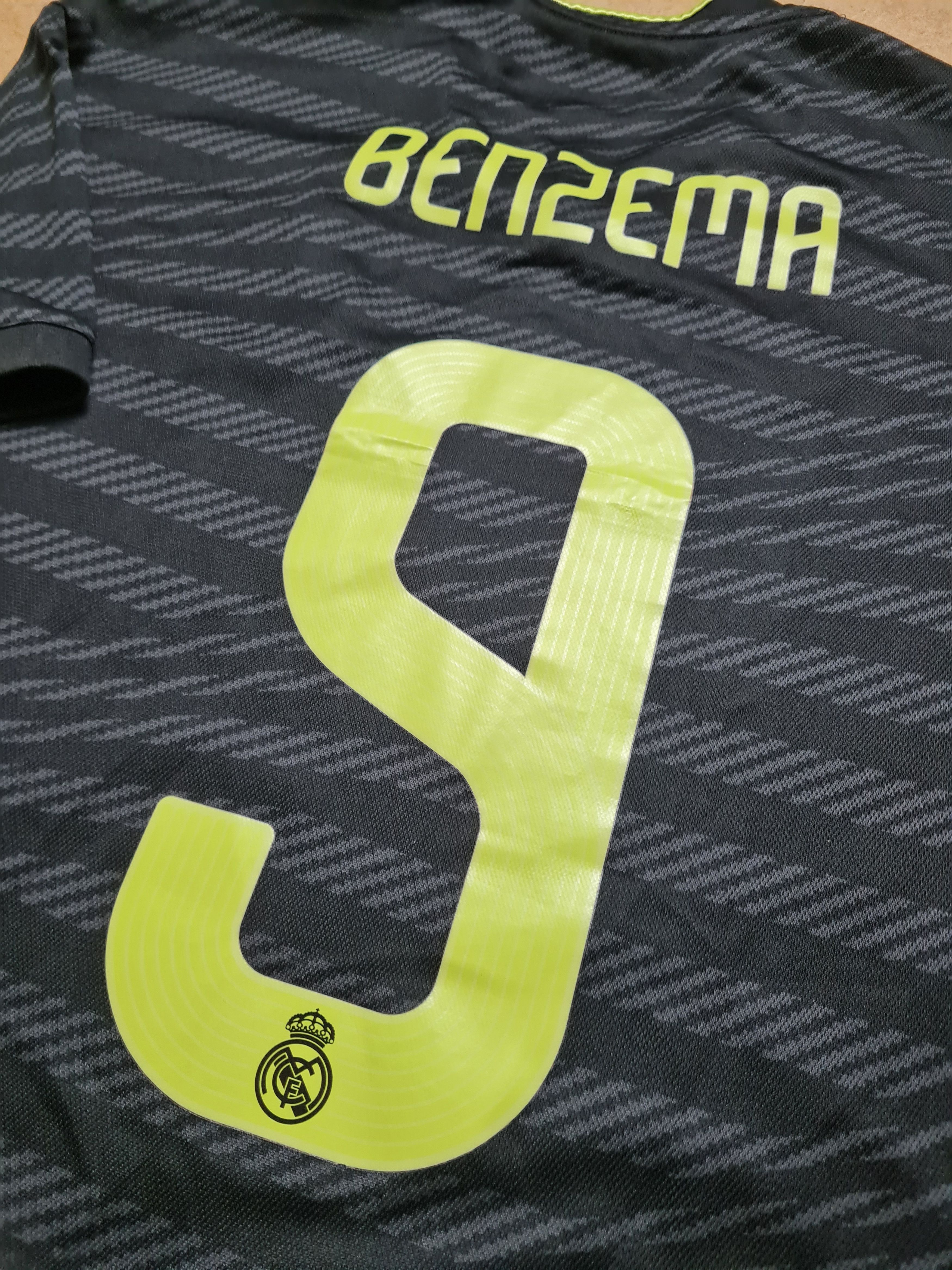 Adidas FOOTBALL JERSEY REAL MADRID THIRD SOOCCER SHIRT #9 BENZEMA Size US S / EU 44-46 / 1 - 14 Thumbnail