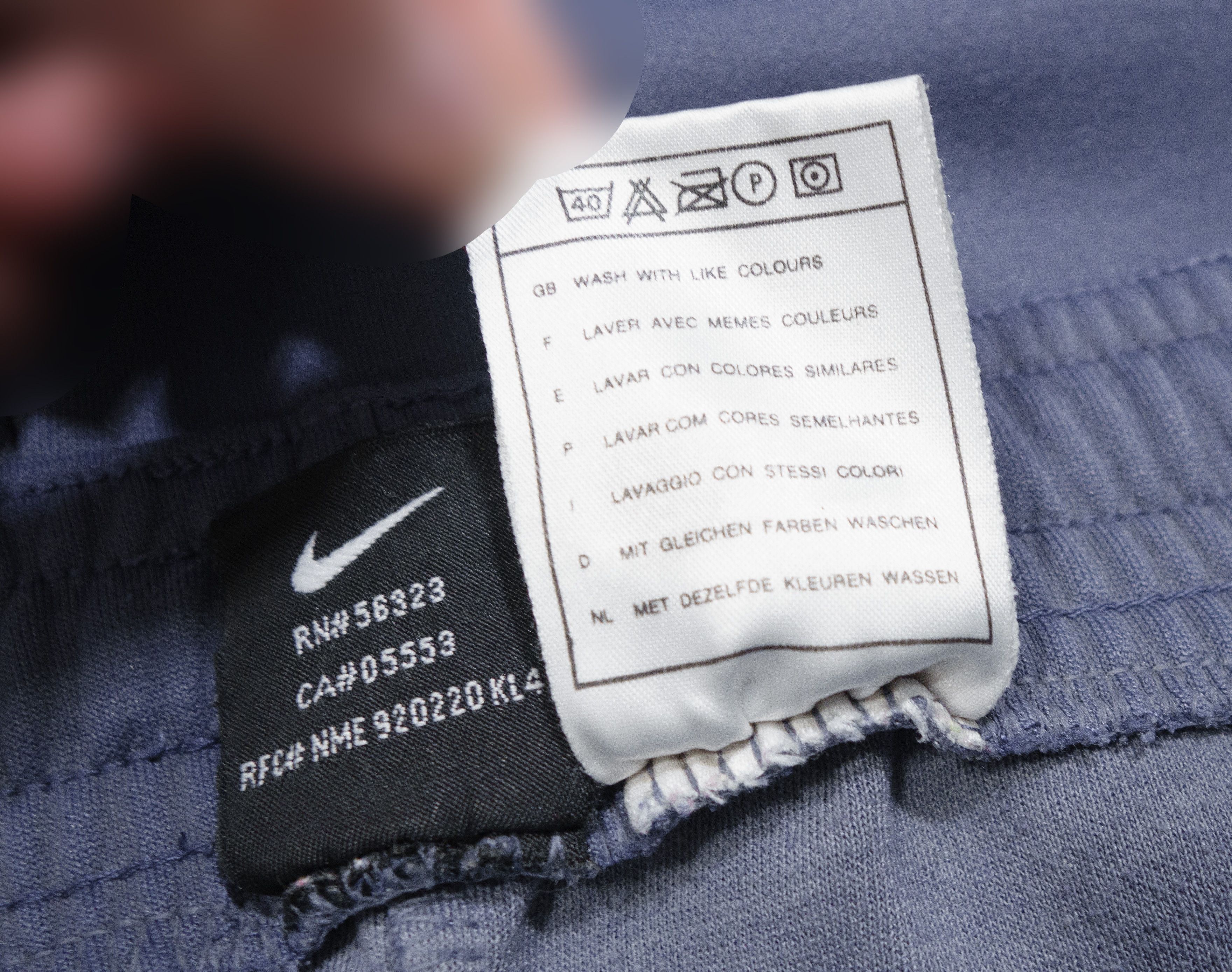 Nike 90s Team Big Logo Athletic Shorts Size US 36 / EU 52 - 7 Thumbnail