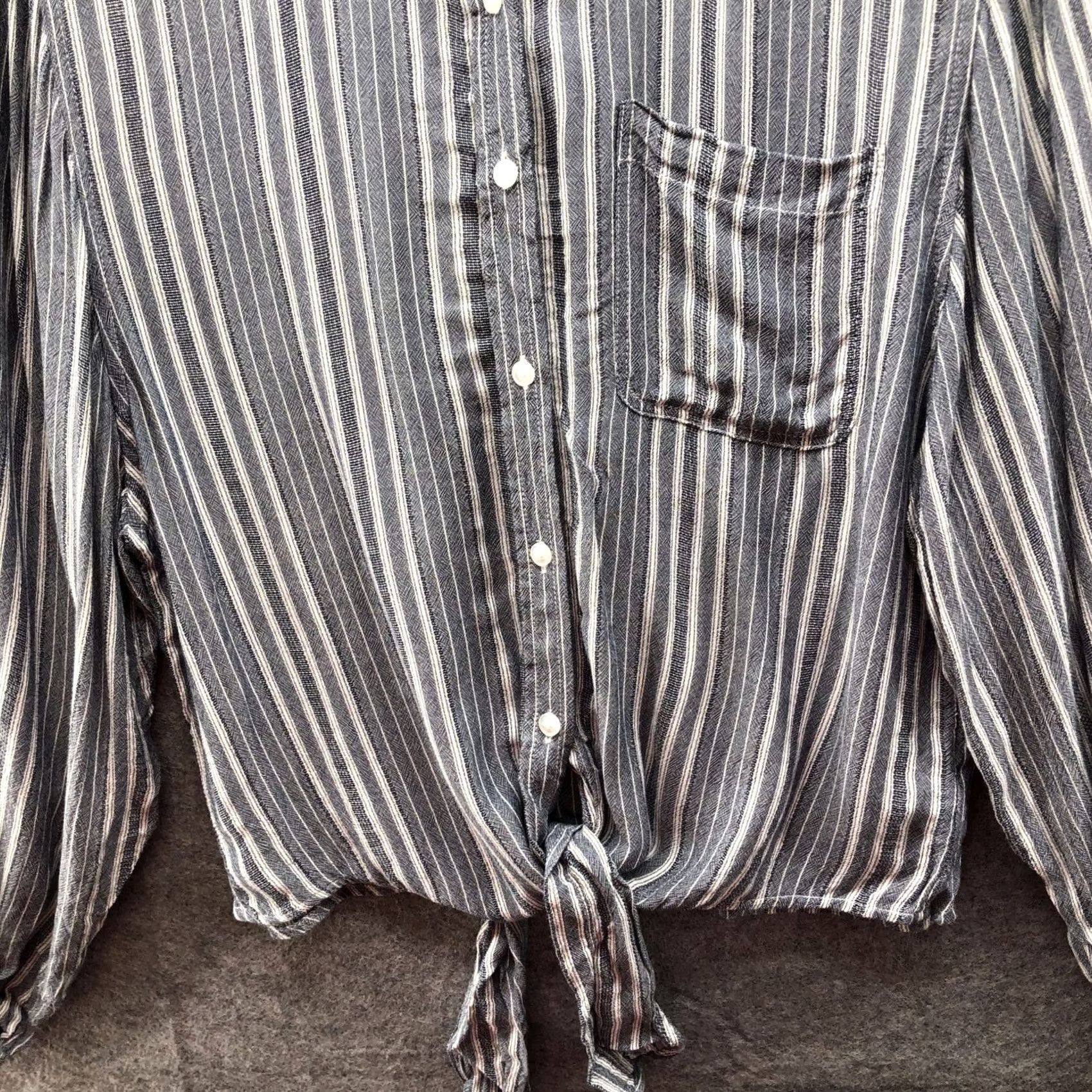 American Eagle Outfitters VINTAGE American Eagle Button-Up Shirt Womens S Tie Front Relaxed Blue Rayon Size S / US 4 / IT 40 - 4 Thumbnail