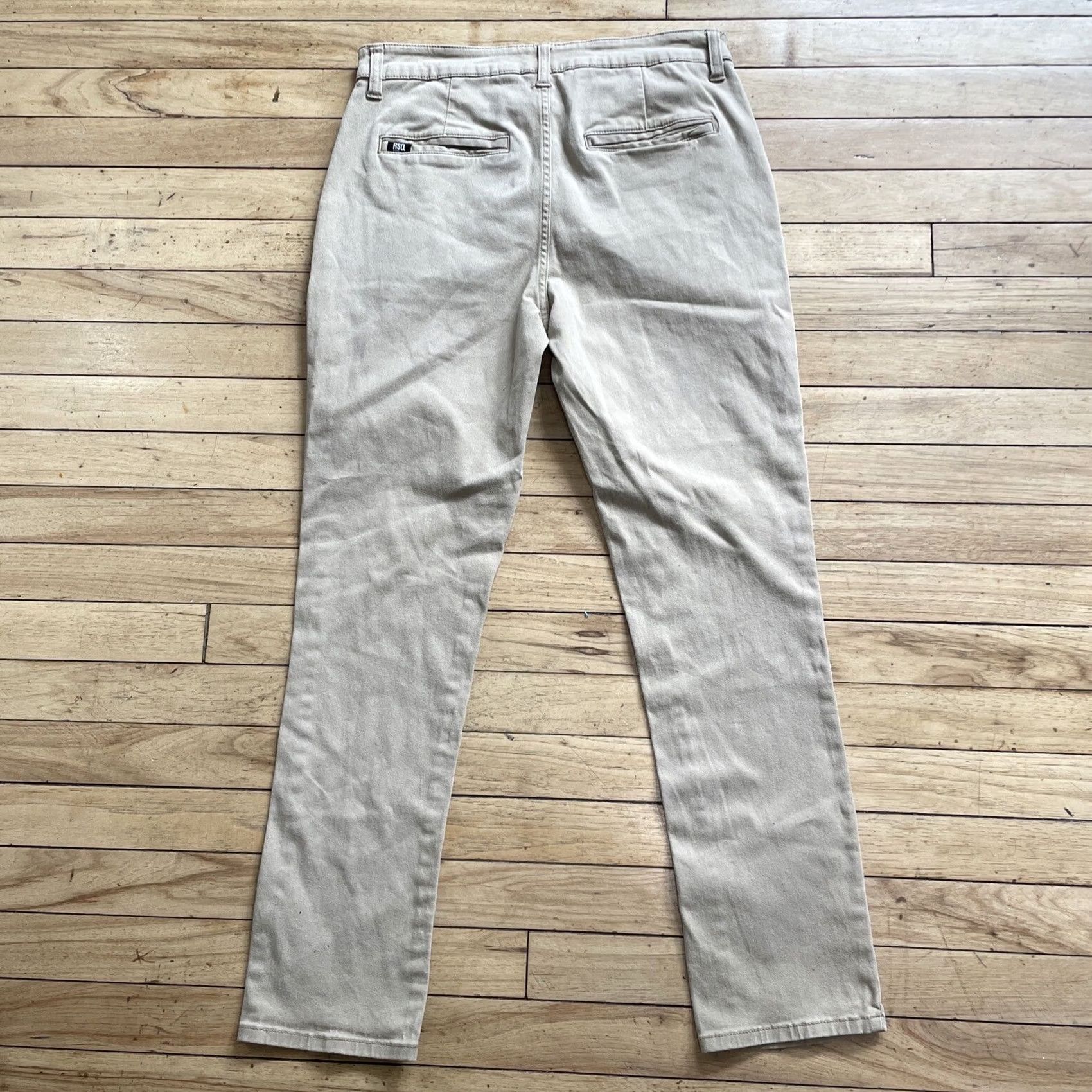 Rsq RSQ Pants Men 30x30 Slim Taper Flat Chino Khaki Stretch Spandex Academia Mens Casual Workwear 30 Khaki Slim Tapered 90s RSQ Theme Size US 30 / EU 46 - 2 Thumbnail
